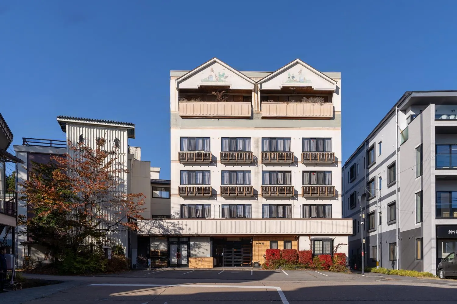 Property building in Hosonokan