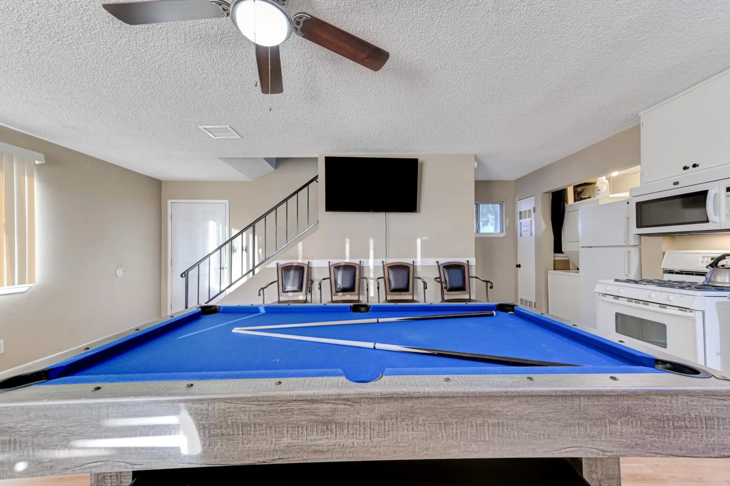 Strip-side Villa, 6 Beds, Pool, Mini Golf, Karaoke
