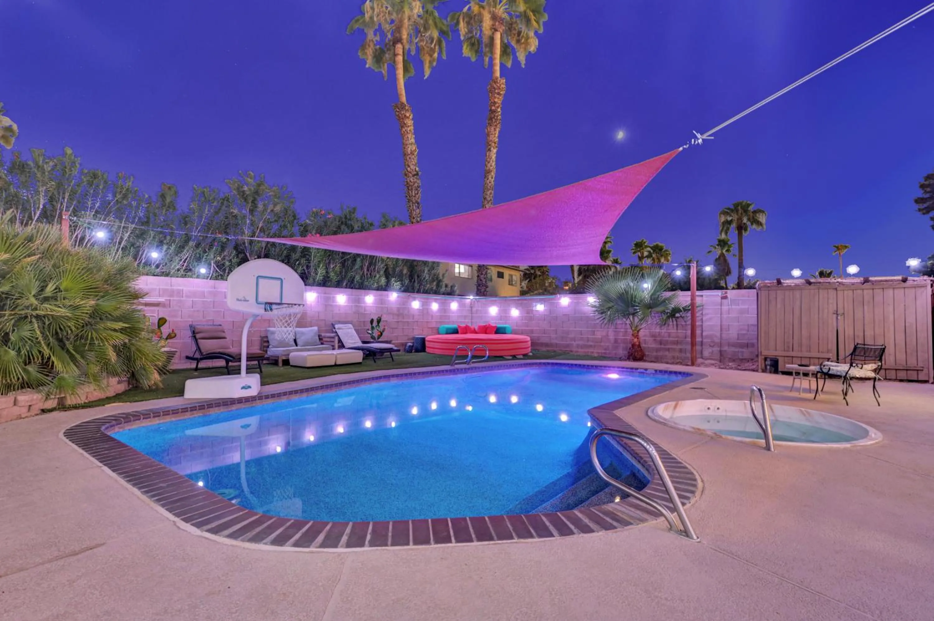 Strip-side Villa, 6 Beds, Pool, Mini Golf, Karaoke