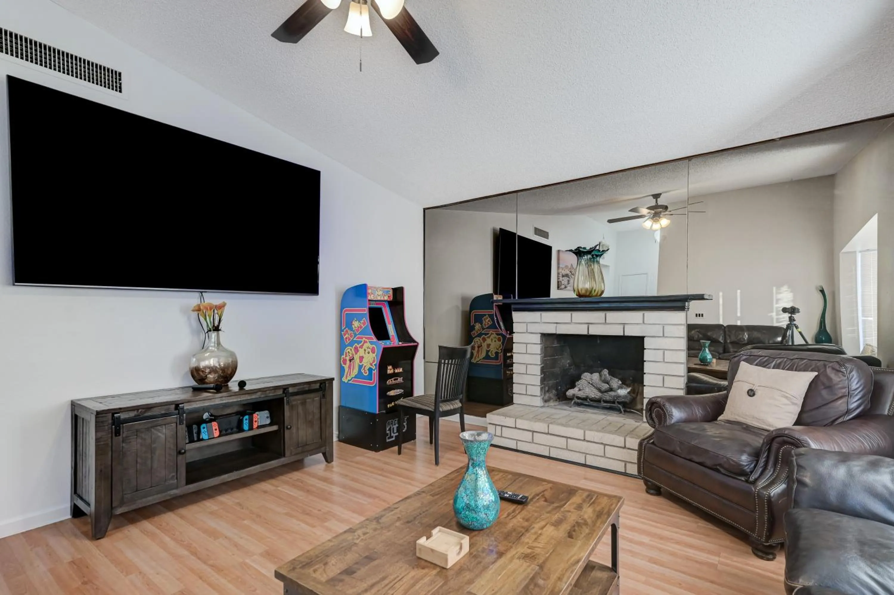 Strip-side Villa, 6 Beds, Pool, Mini Golf, Karaoke