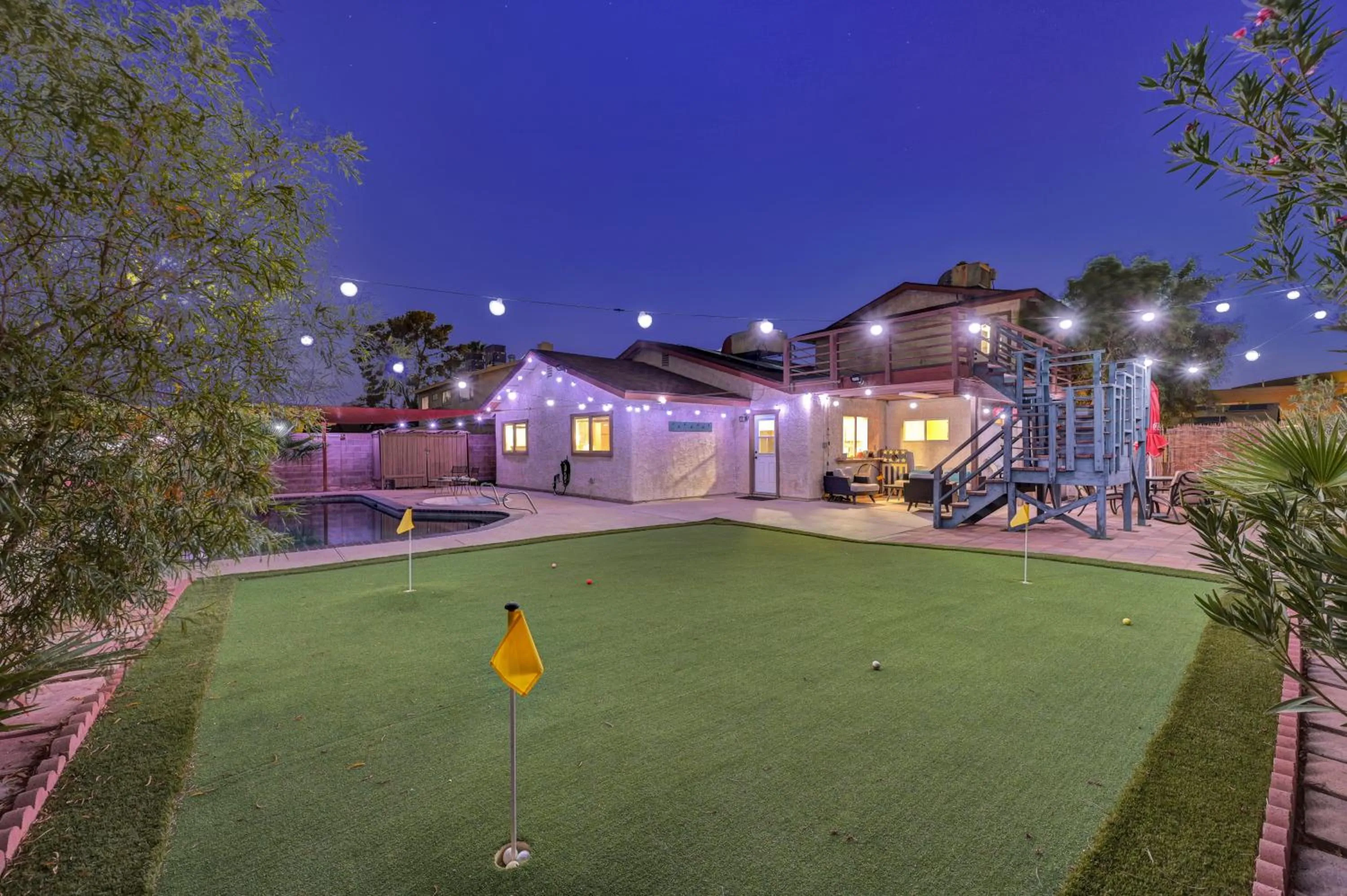 Strip-side Villa, 6 Beds, Pool, Mini Golf, Karaoke