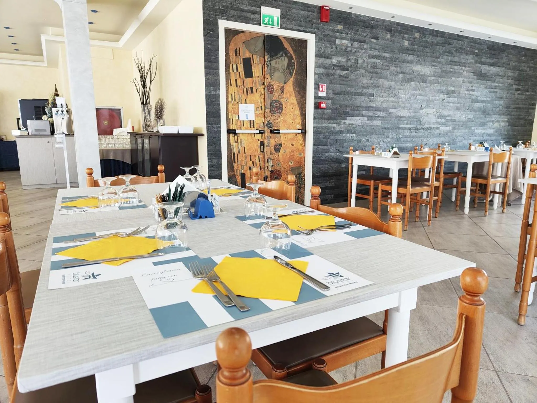 Restaurant/places to eat in Blu Star Hotel
