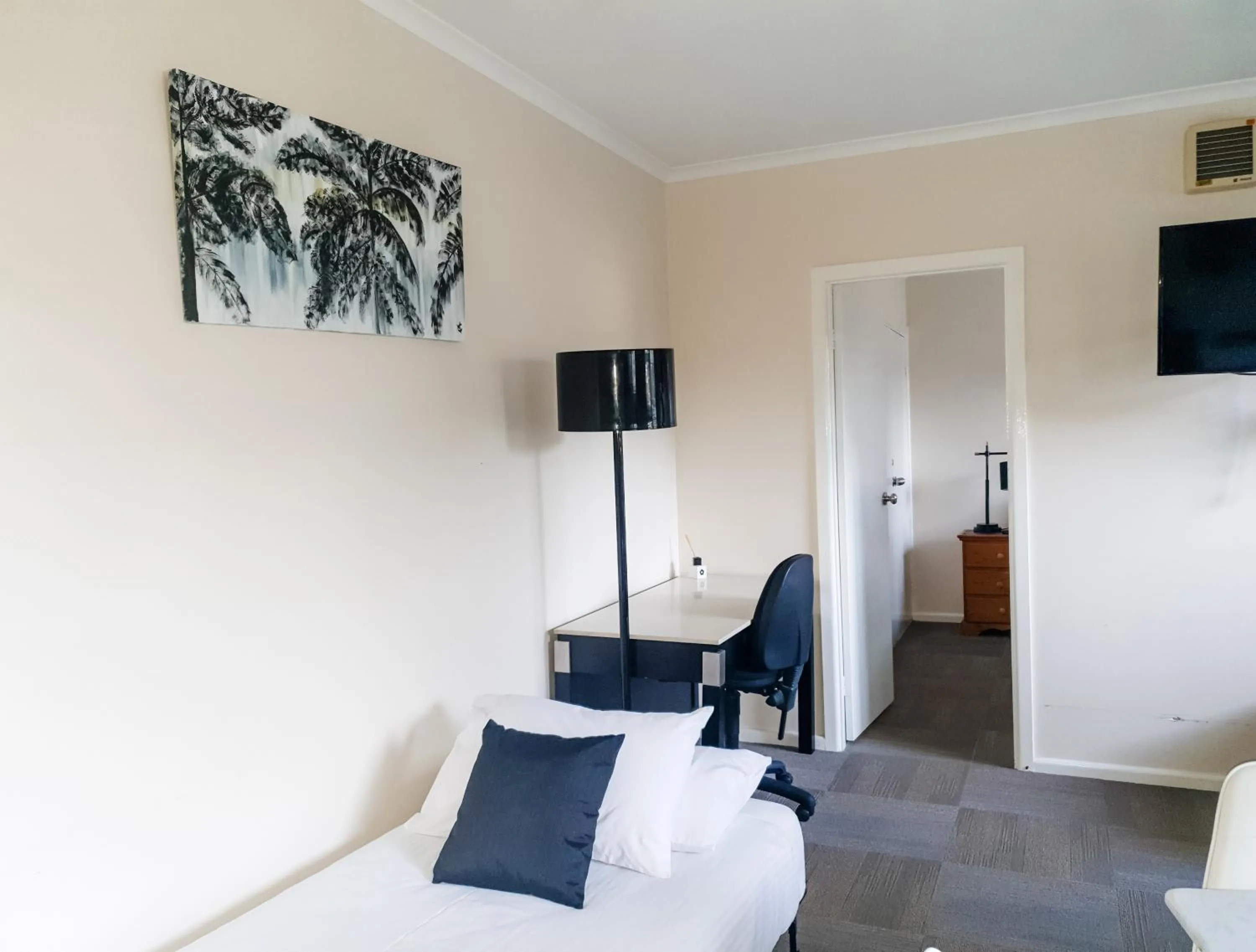 Decorative detail, Bed in Bay & Basin