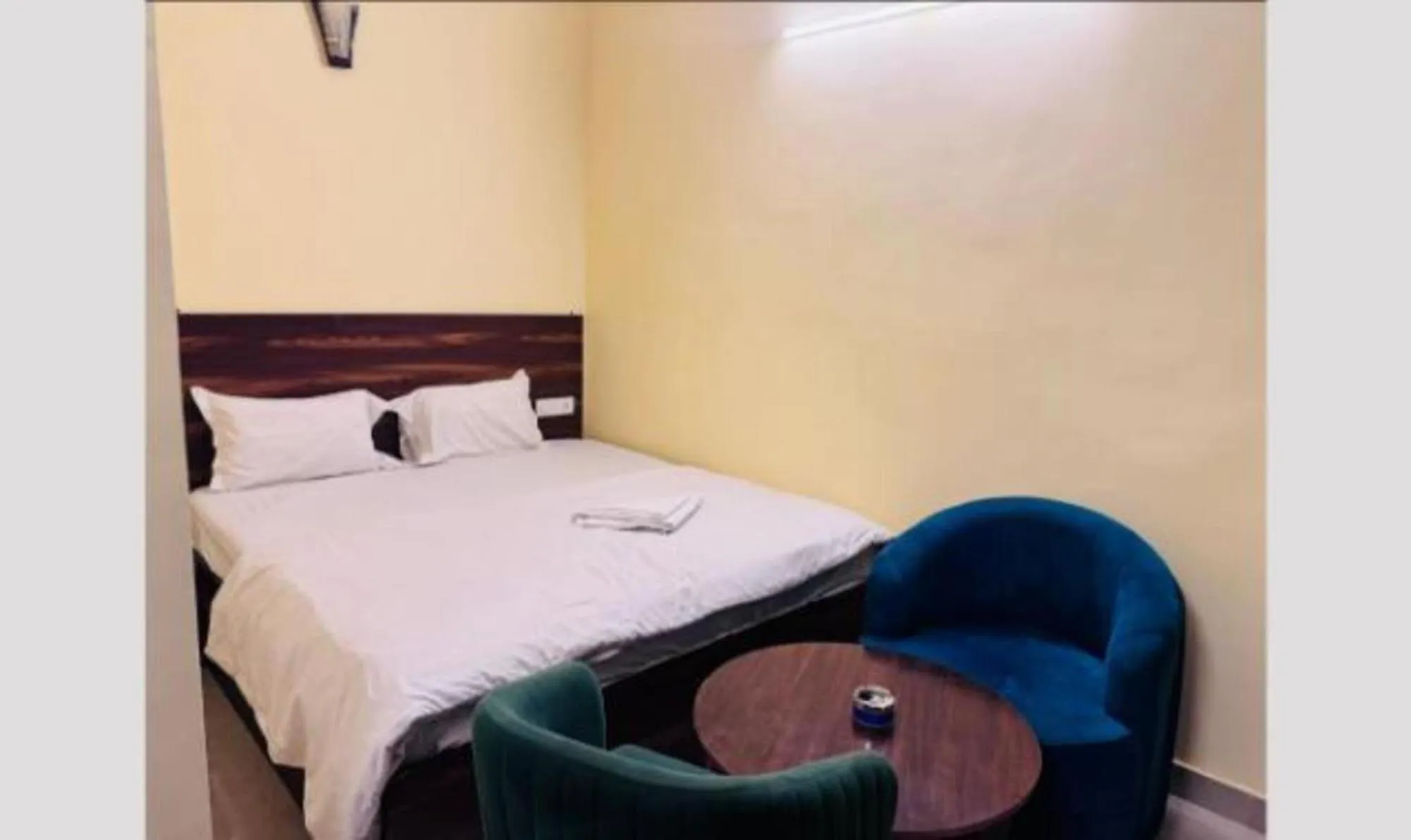 Bed in FabHotel HI Rise