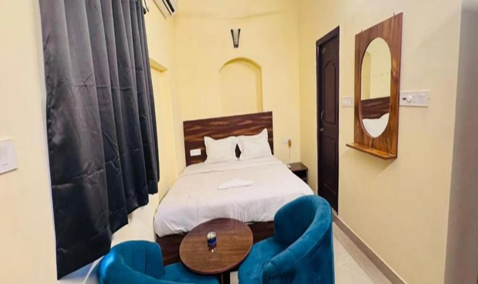 Bed in FabHotel HI Rise