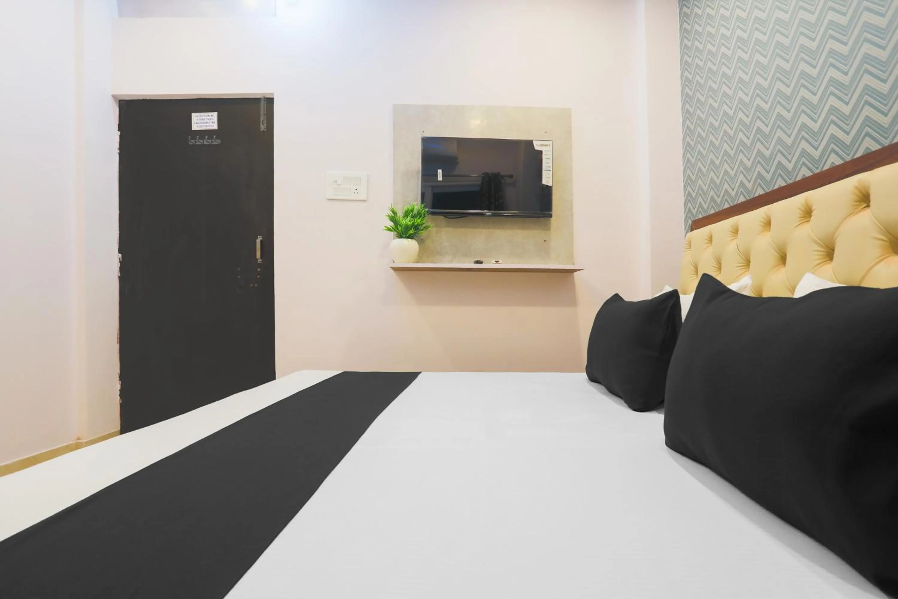 Bedroom, Bed in Hotel O National Banaras in