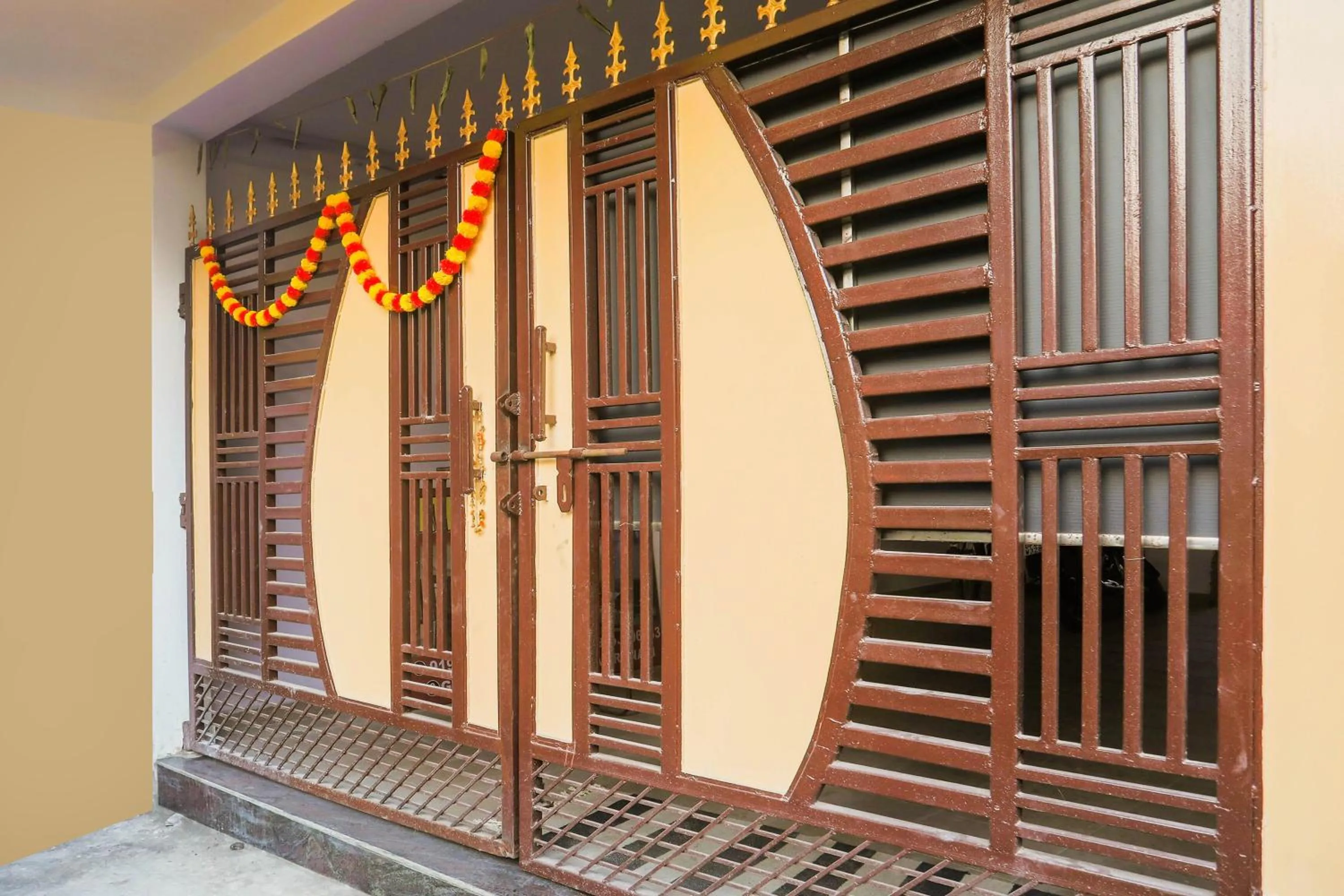 Facade/entrance in Hotel O National Banaras in
