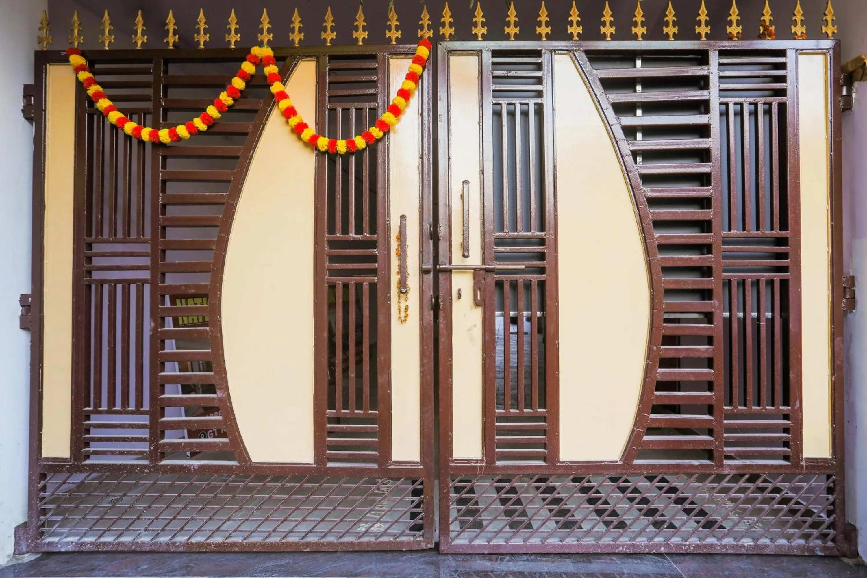 Facade/entrance in Hotel O National Banaras in