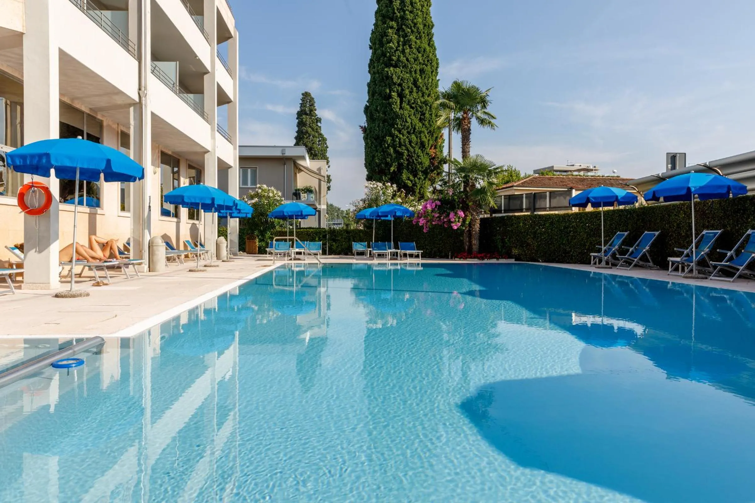 Swimming pool in Hotel Idania