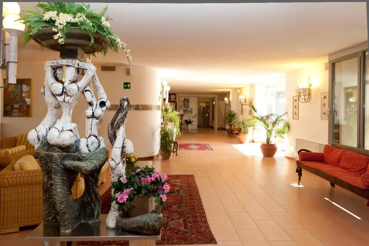Lobby or reception in Hotel Idania