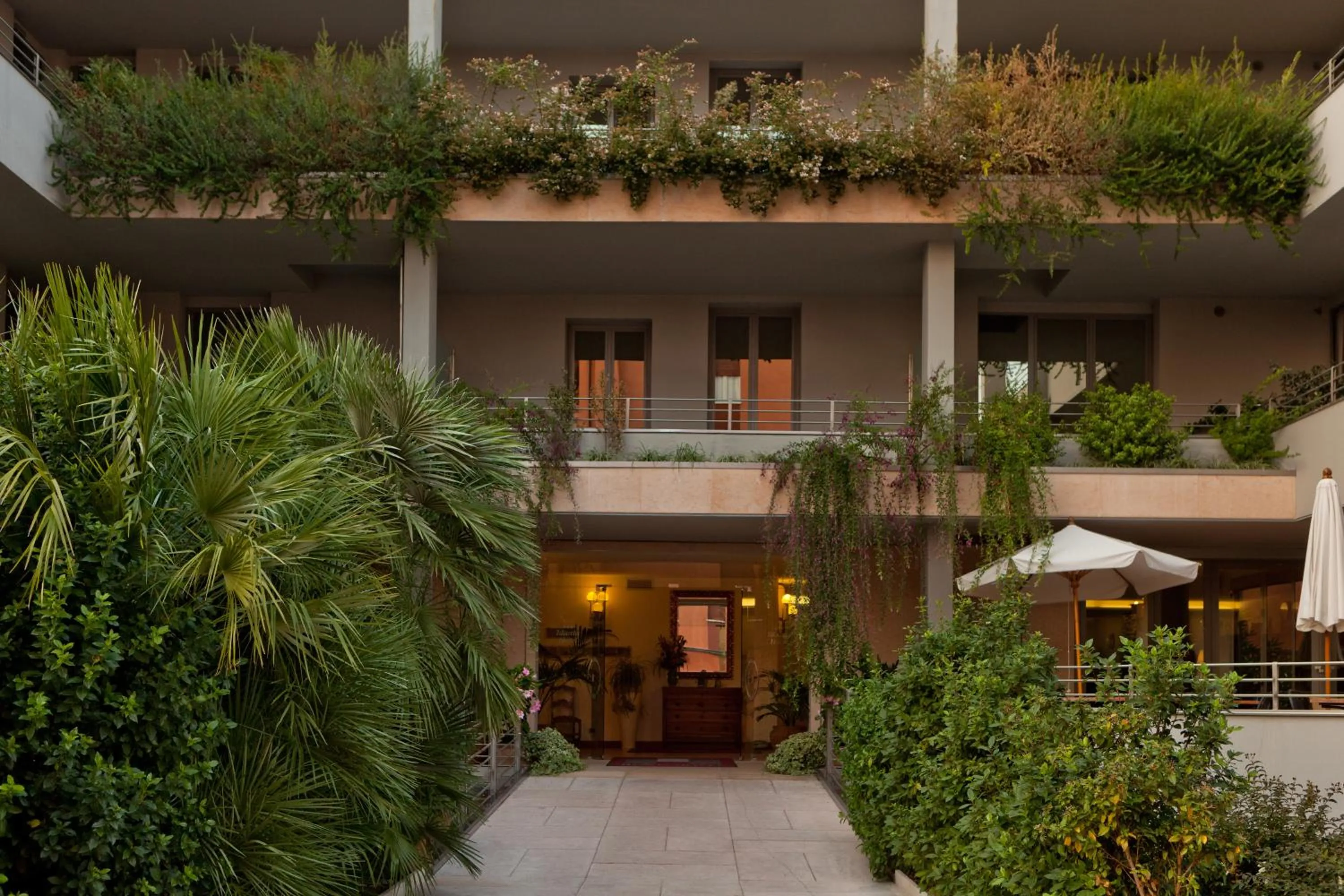 Facade/entrance in Hotel Idania