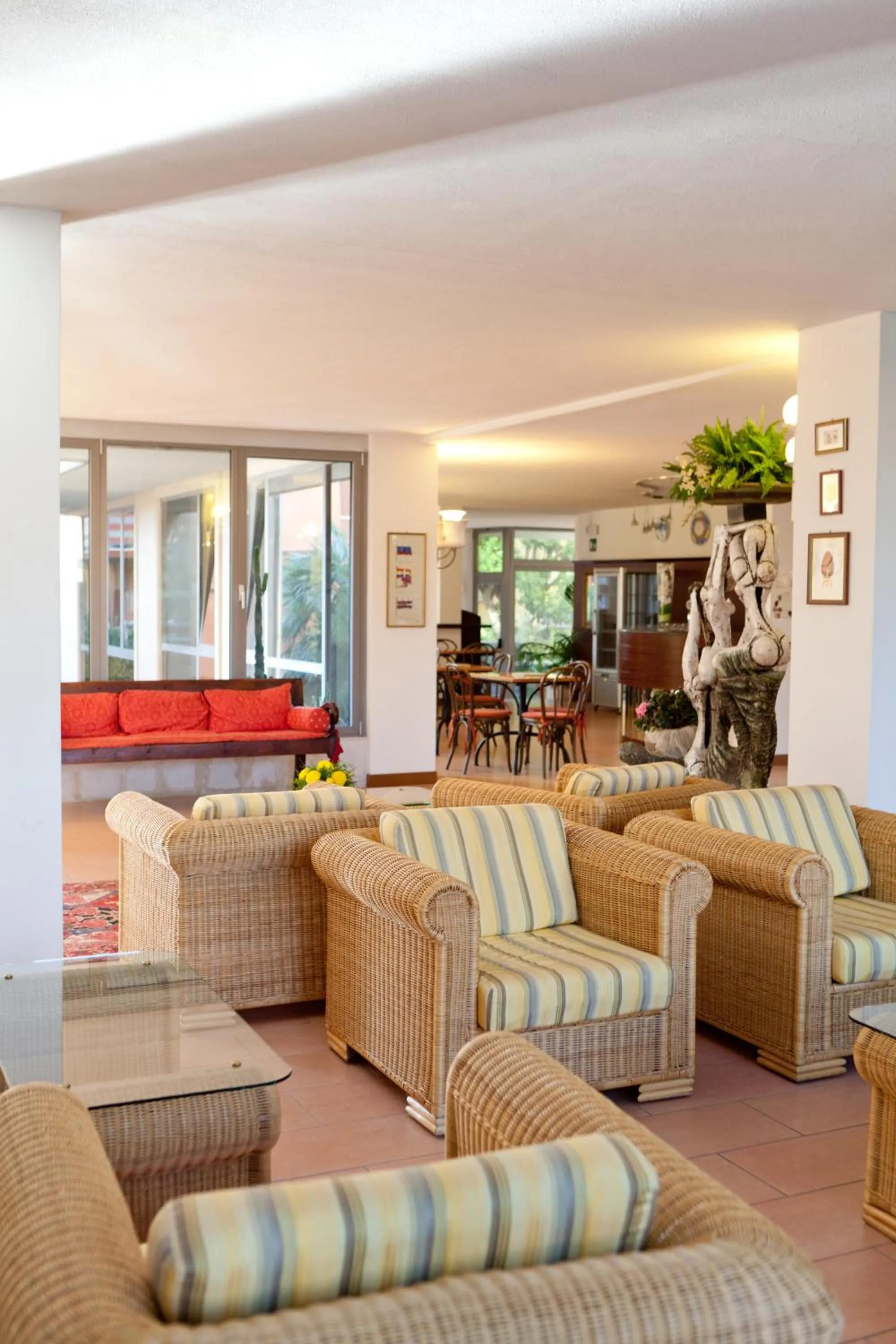 Communal lounge/ TV room in Hotel Idania