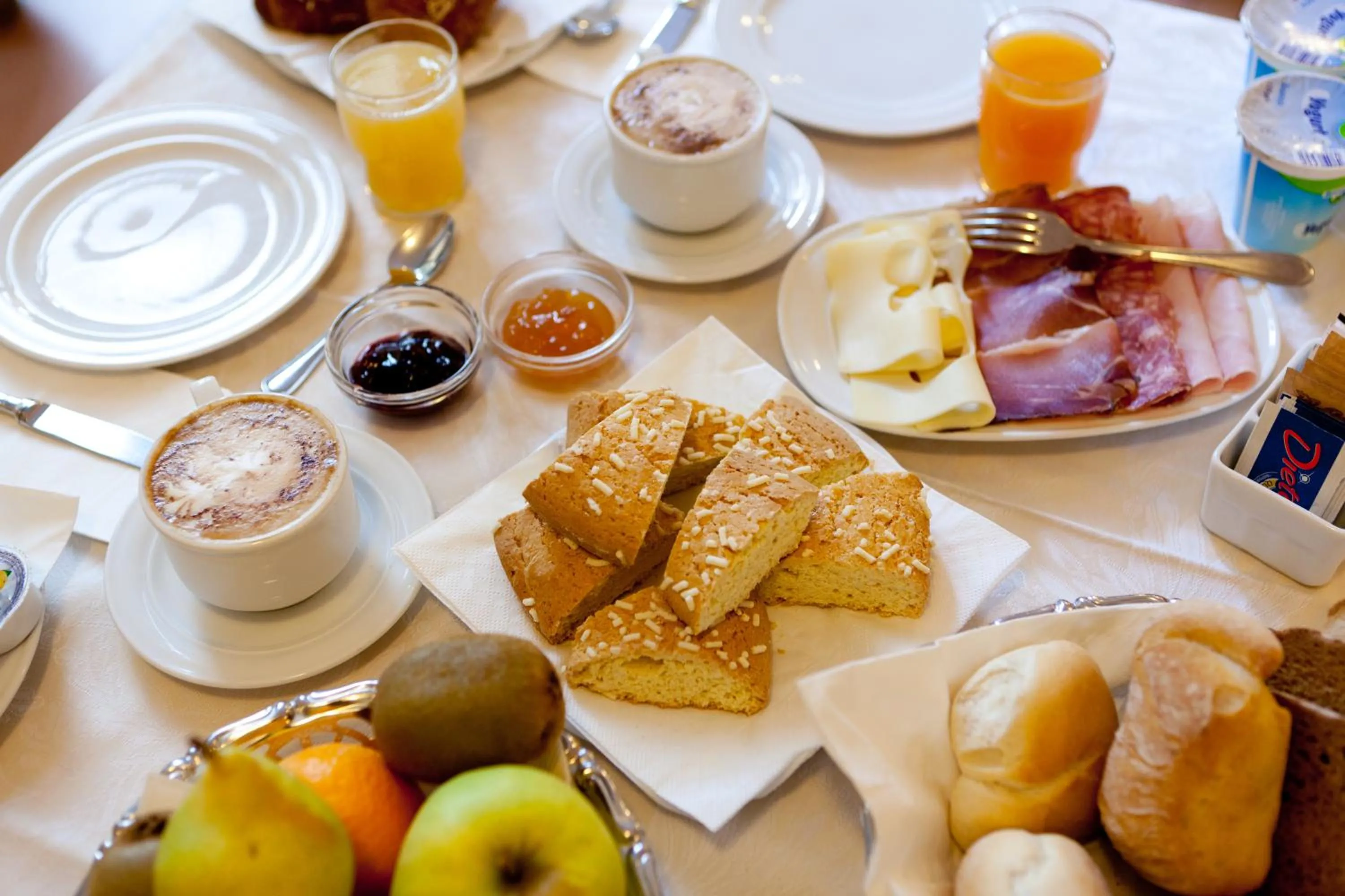 Restaurant/places to eat in Hotel Idania