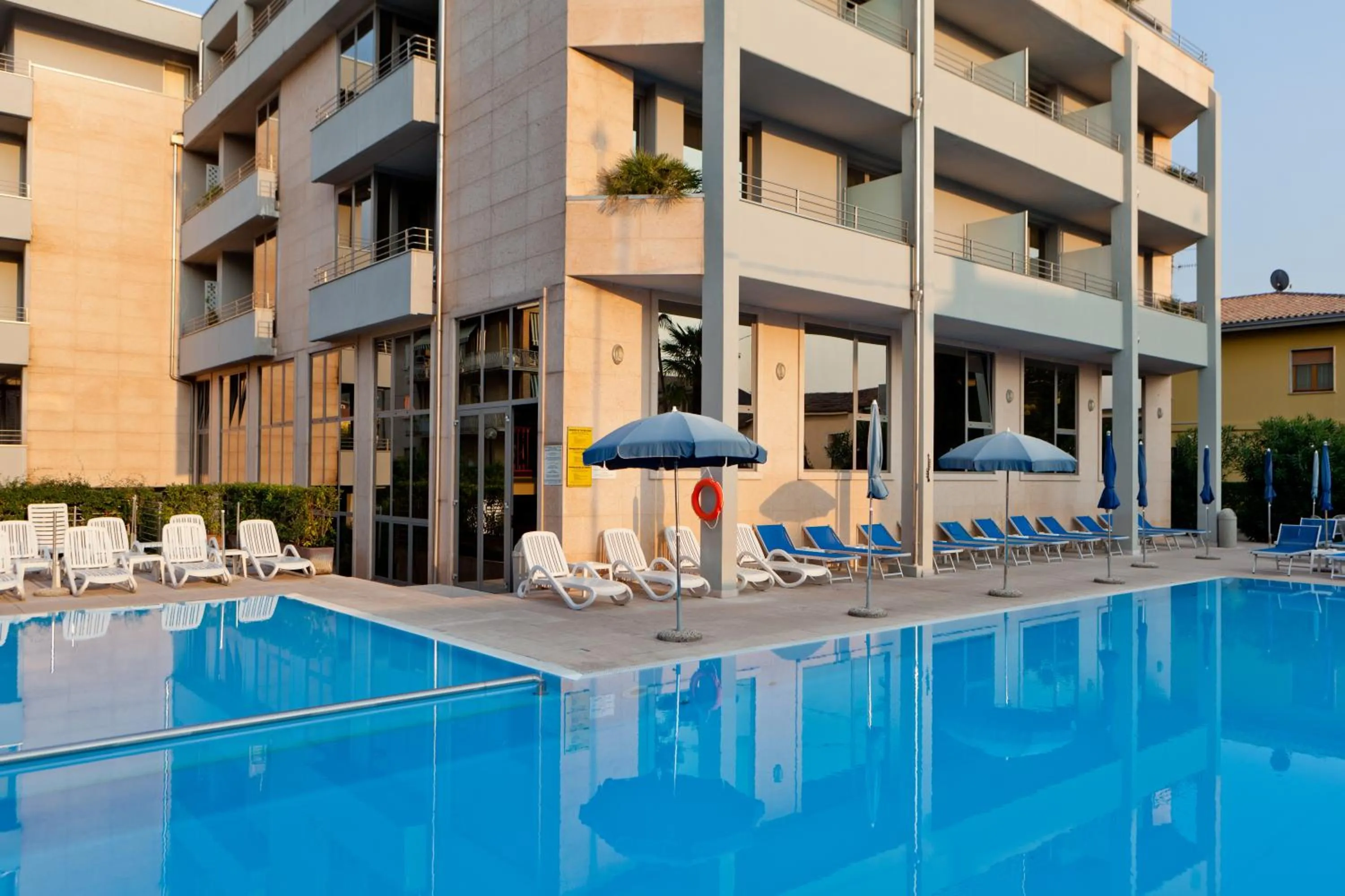 Swimming pool in Hotel Idania
