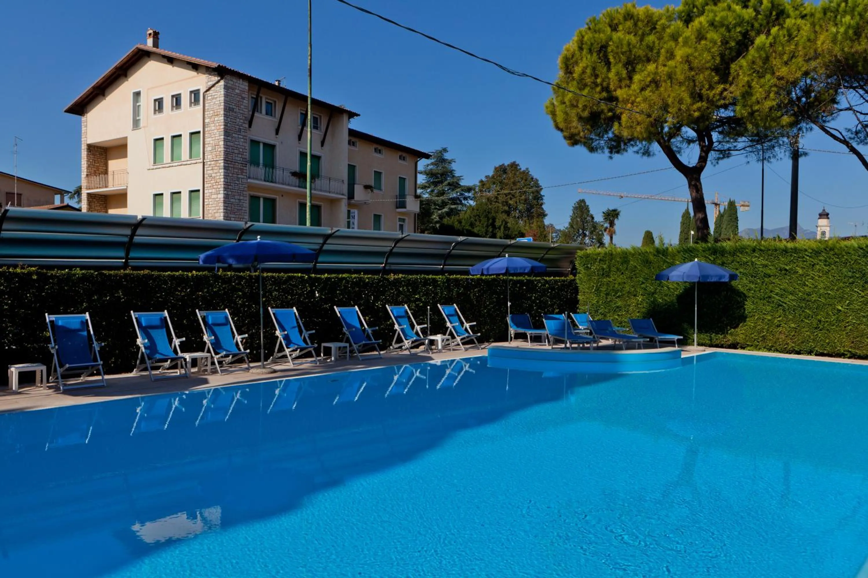 Swimming pool in Hotel Idania