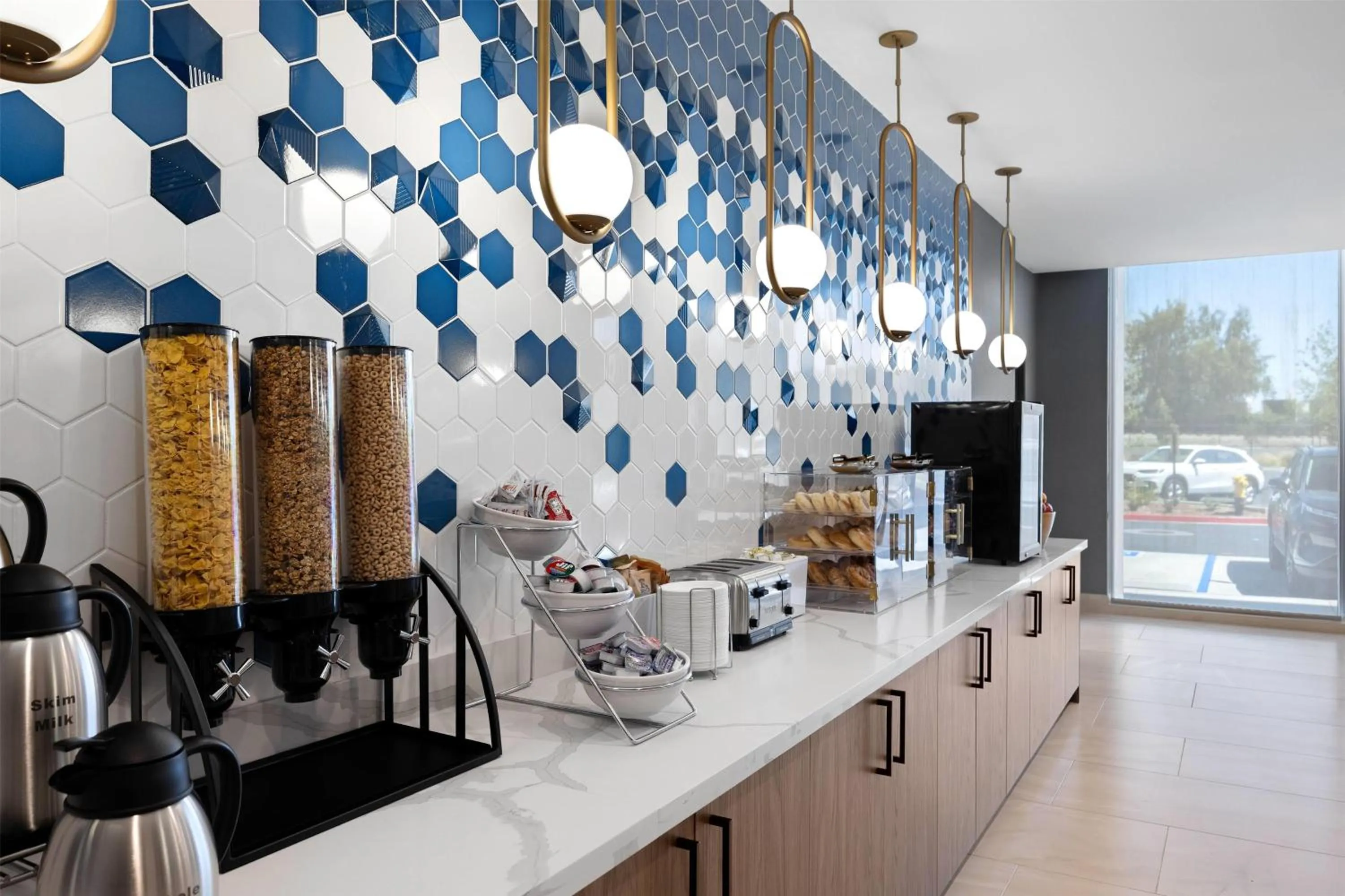 Restaurant/places to eat in La Quinta Inn & Suites by Wyndham La Habra