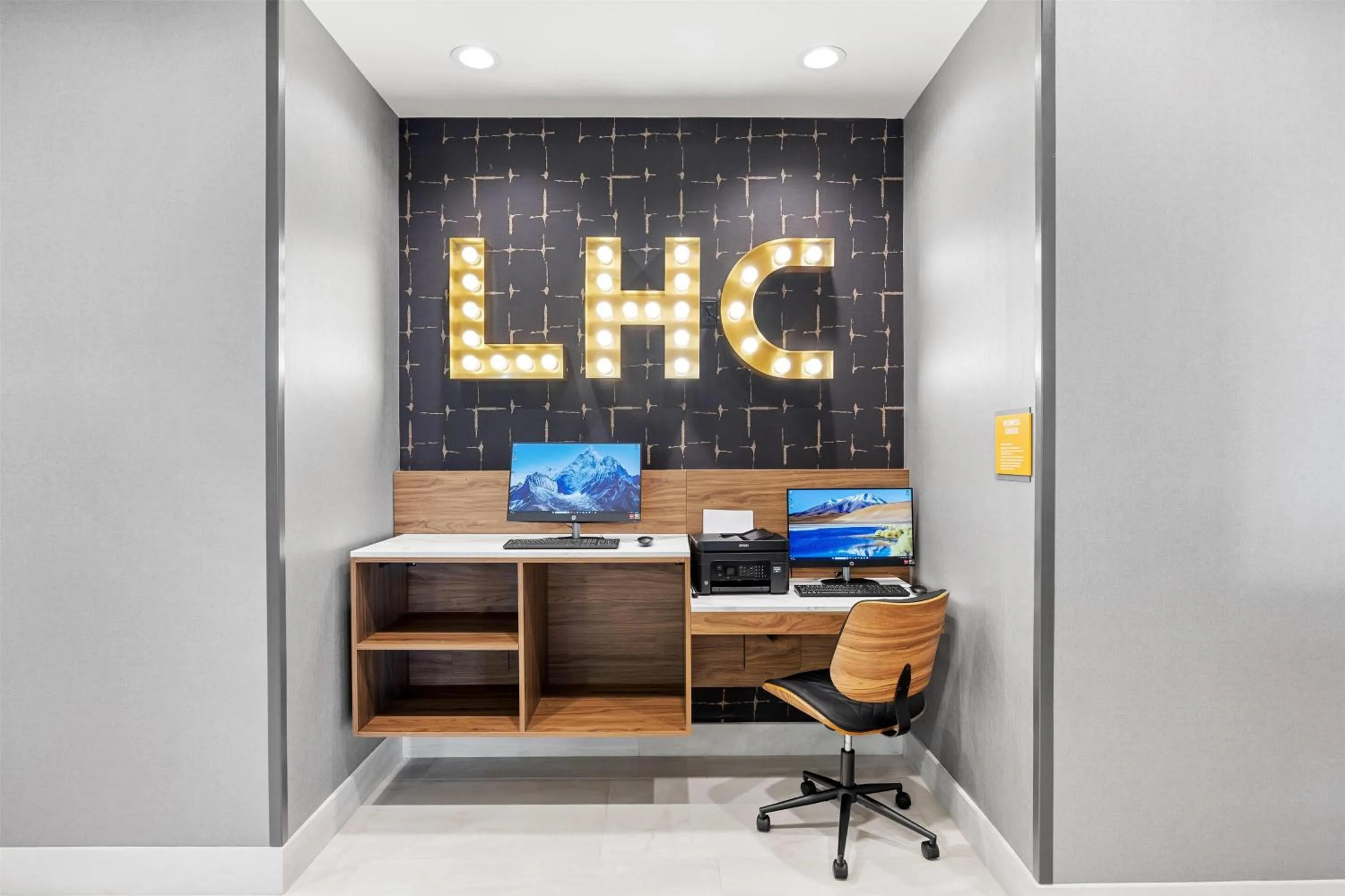 Business facilities in La Quinta Inn & Suites by Wyndham La Habra