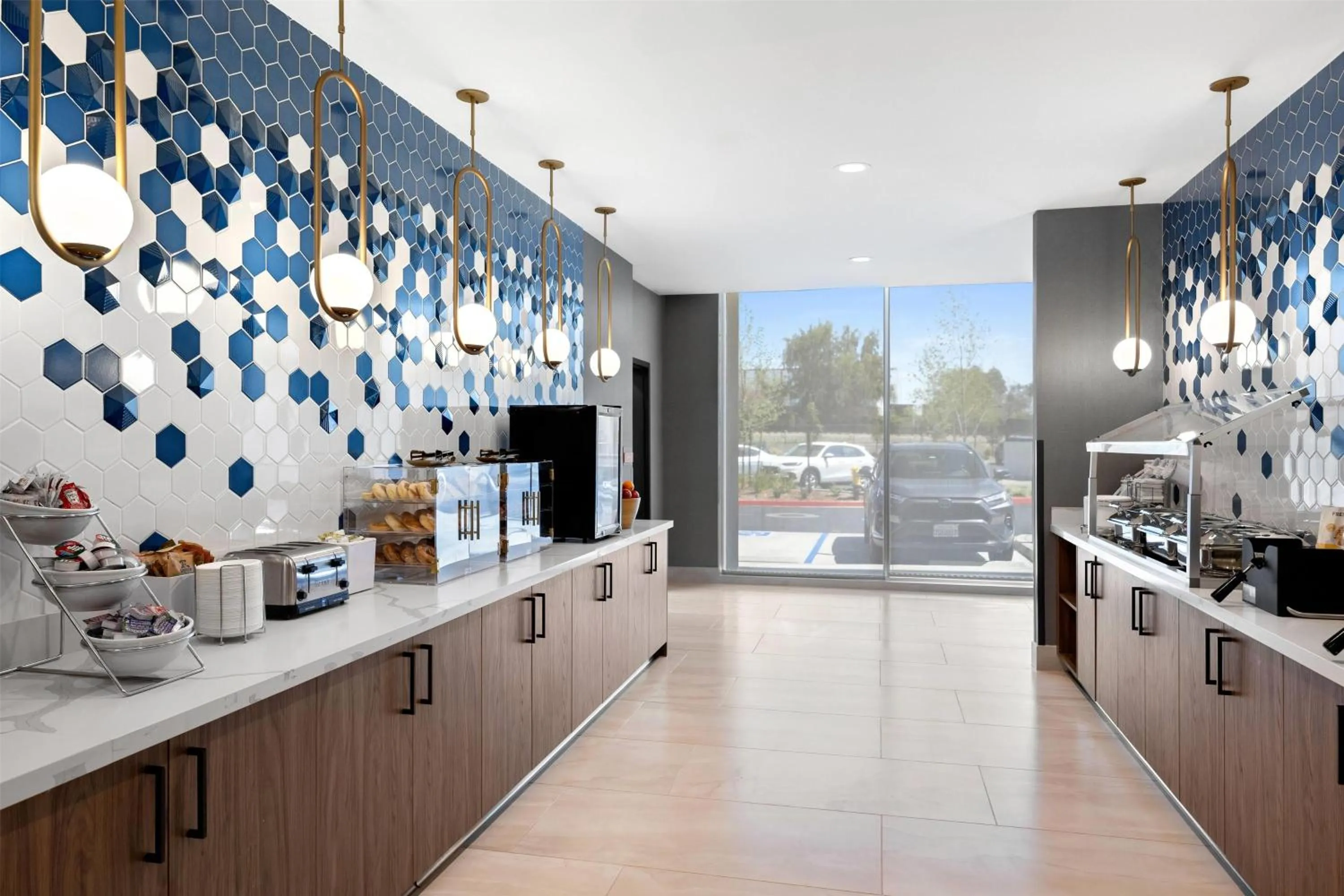 Restaurant/places to eat in La Quinta Inn & Suites by Wyndham La Habra