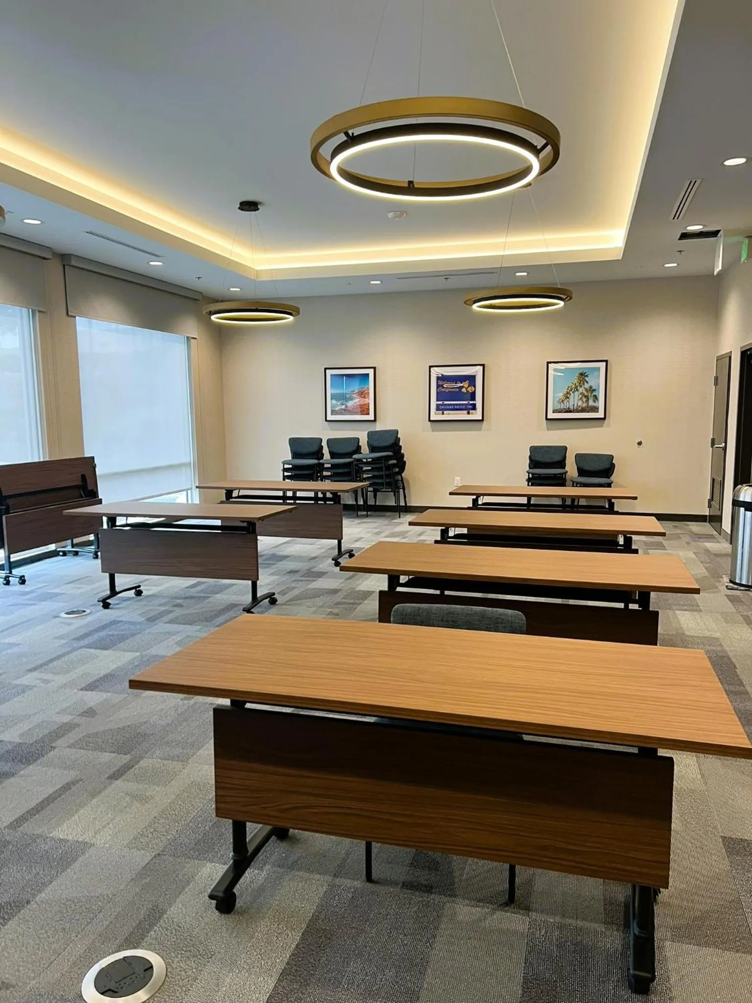 Meeting/conference room in La Quinta Inn & Suites by Wyndham La Habra