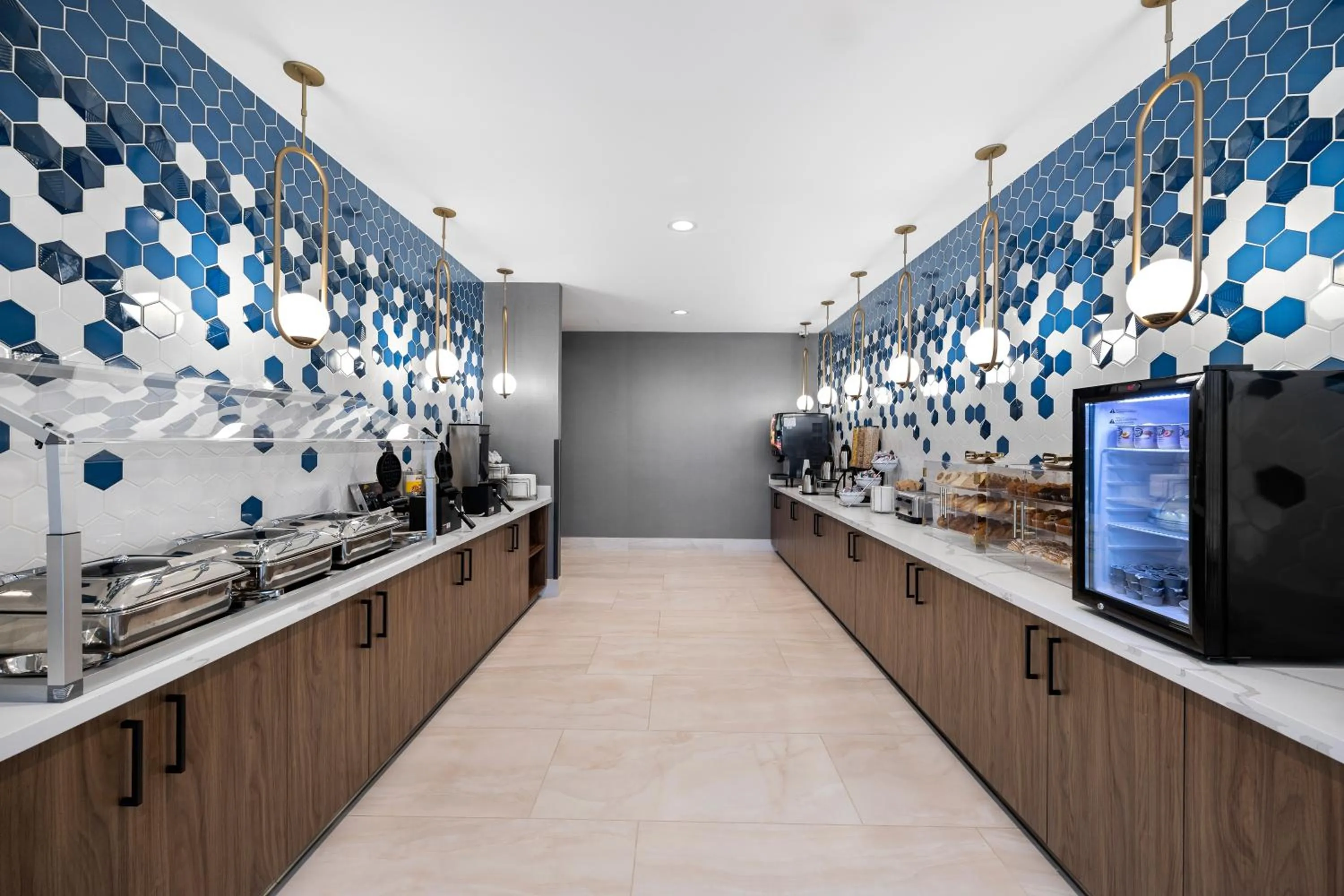 Breakfast in La Quinta Inn & Suites by Wyndham La Habra