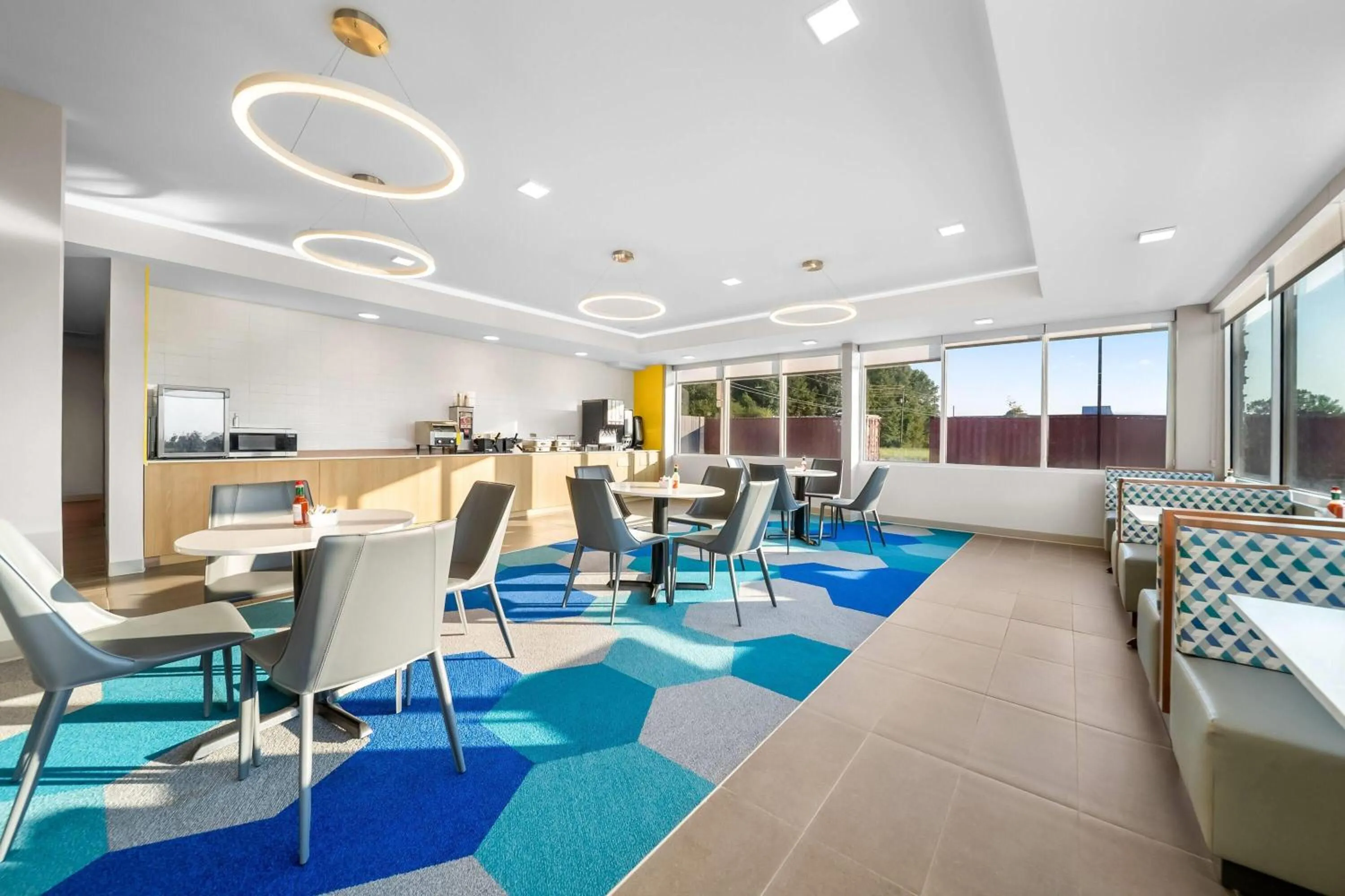 Restaurant/places to eat in Microtel Inn & Suites by Wyndham Prattville Montgomery