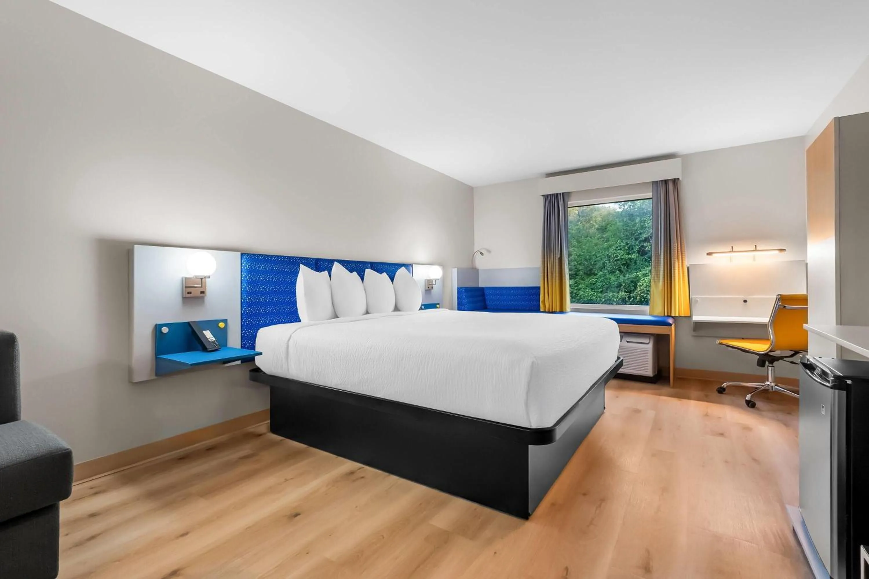 Photo of the whole room, Bed in Microtel Inn & Suites by Wyndham Prattville Montgomery