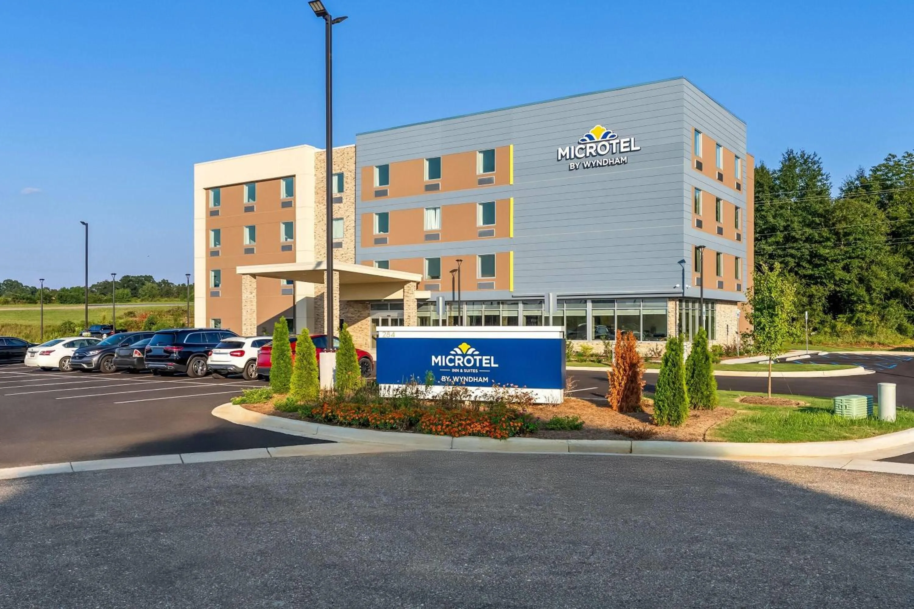 Property building in Microtel Inn & Suites by Wyndham Prattville Montgomery