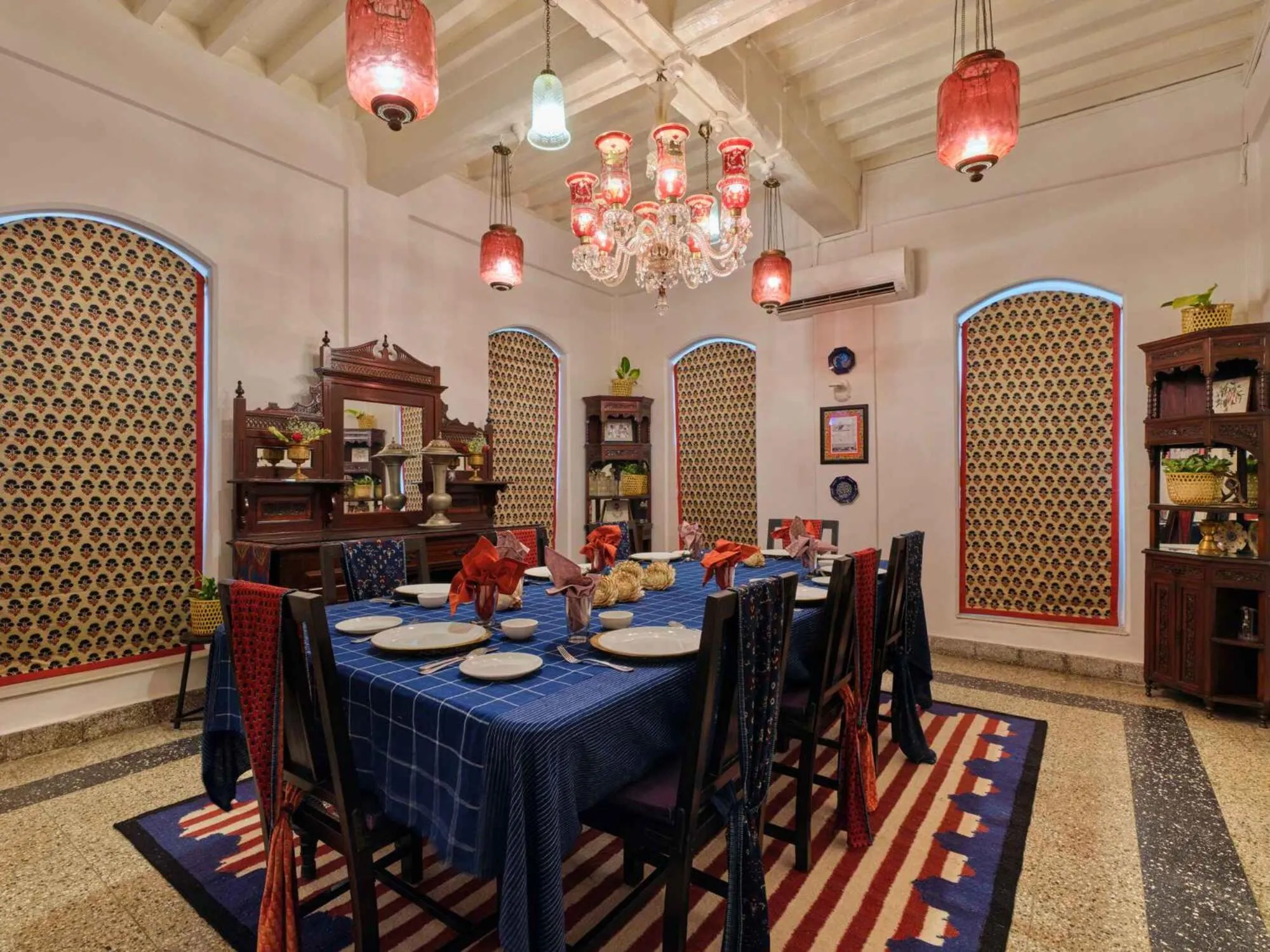 Restaurant/places to eat in juSTa Diwans Bungalow