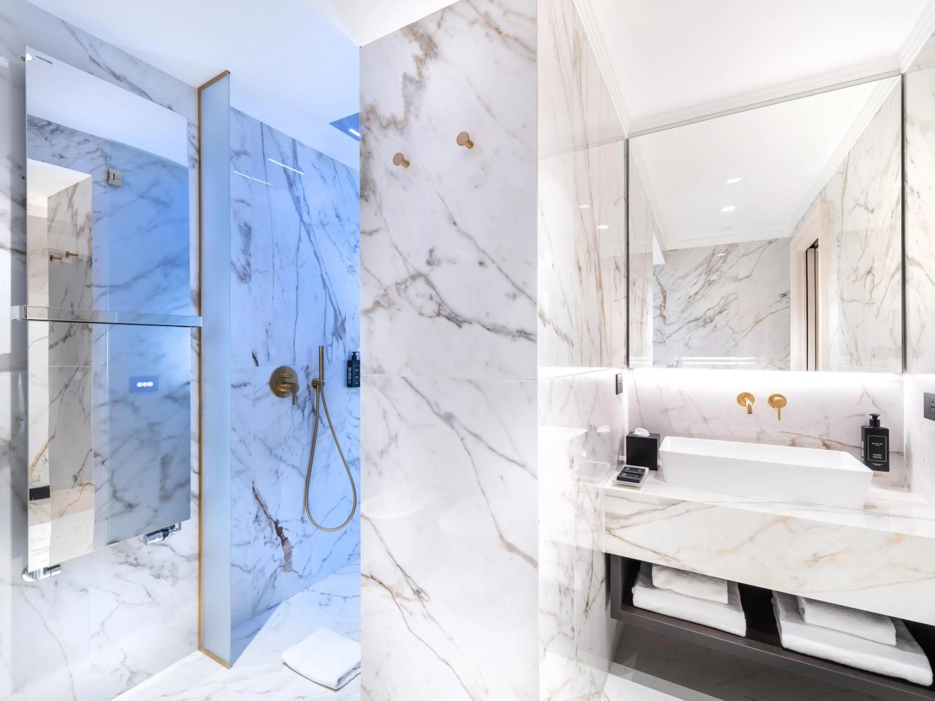 Shower in The Glamore Milano Duomo