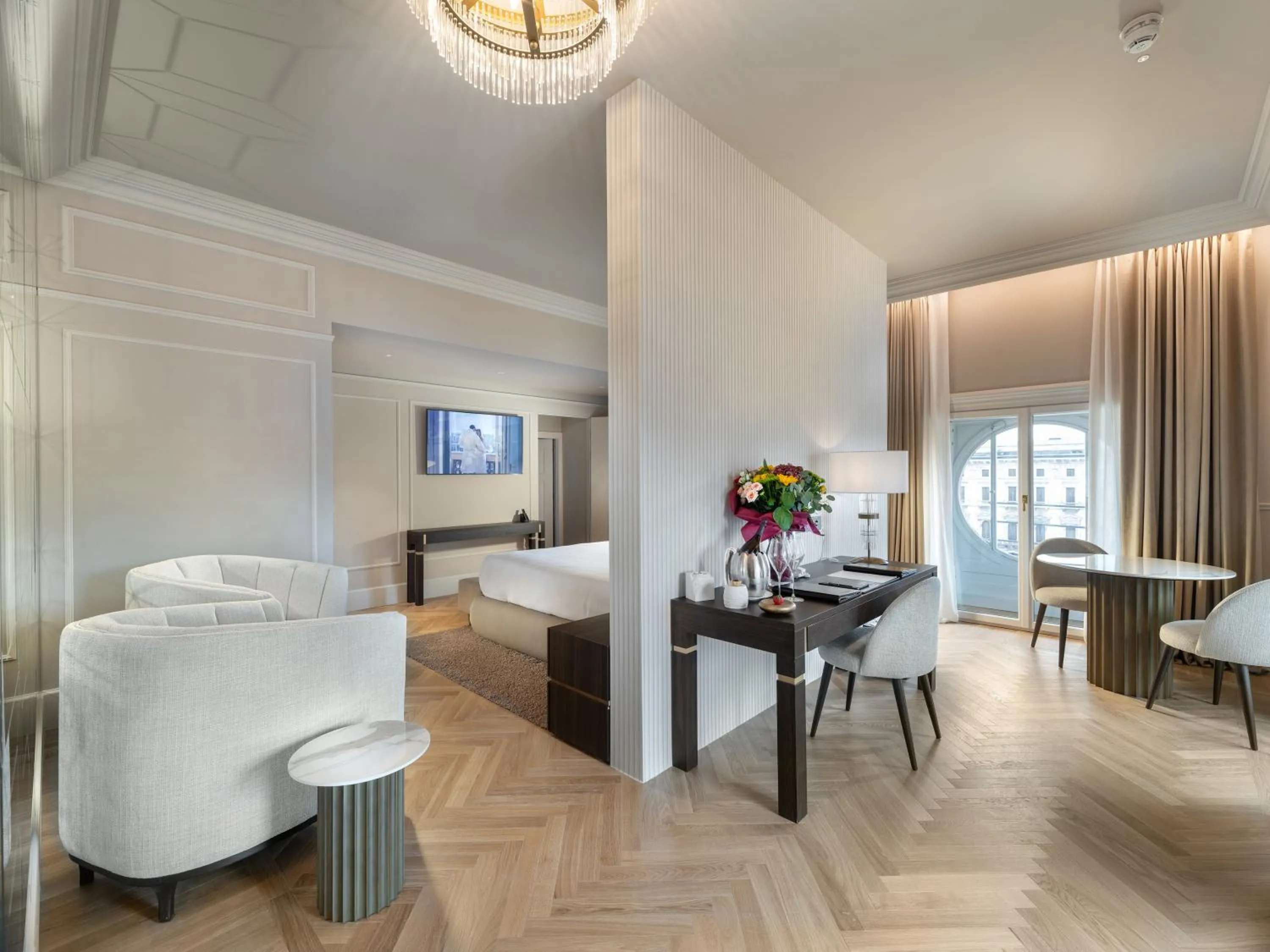 View (from property/room), Bed in The Glamore Milano Duomo