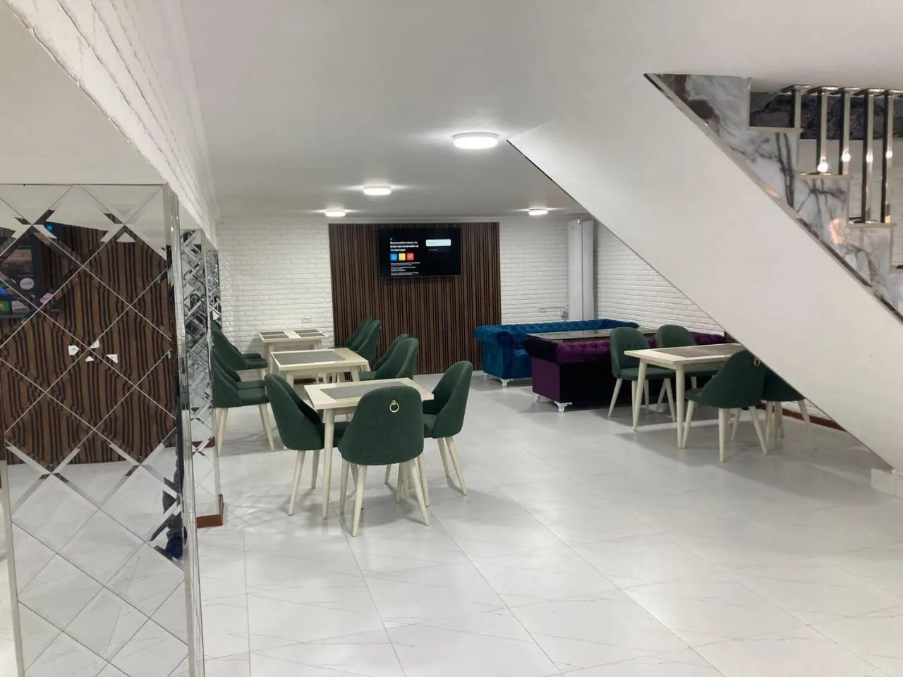 Restaurant/places to eat in Zehra Hotel