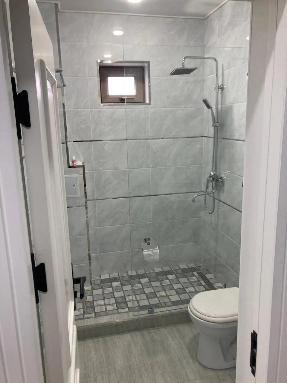 Shower in Zehra Hotel