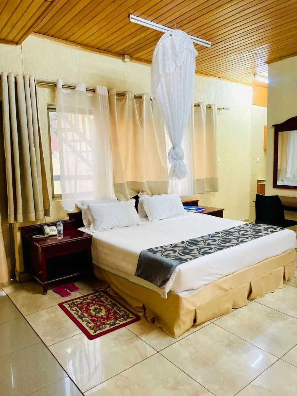 Photo of the whole room, Bed in Kigali diplomat Hotel