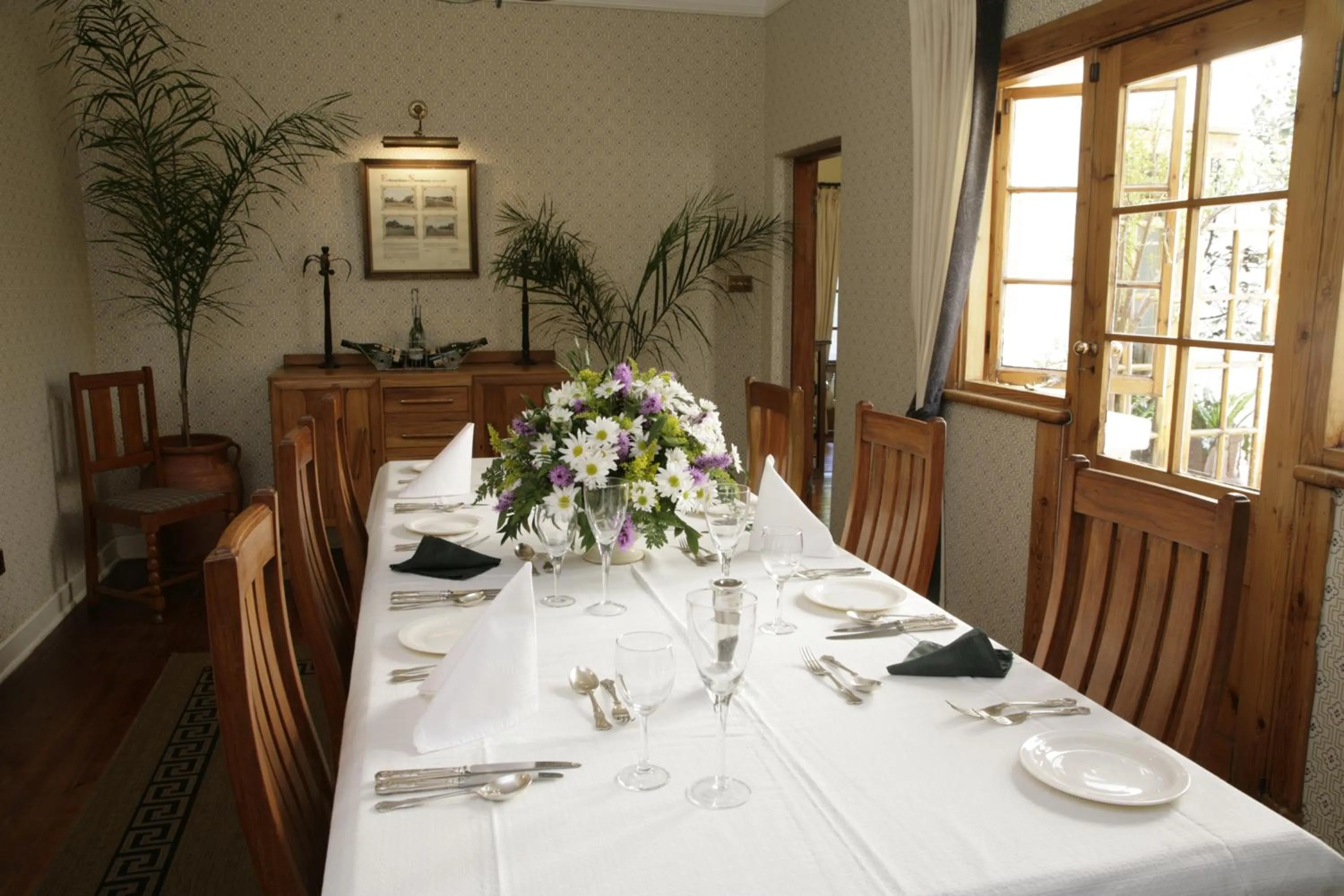 Restaurant/places to eat in York Lodge