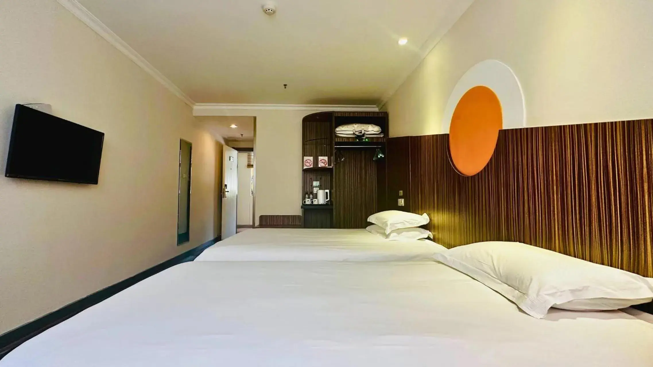 Standard Family Room in Shanghai Zhongan Hotel Xizang North Road Subway Station Branch Standard Family Room in Shanghai Zhongan Hotel Xizang North Road Subway Station Branch