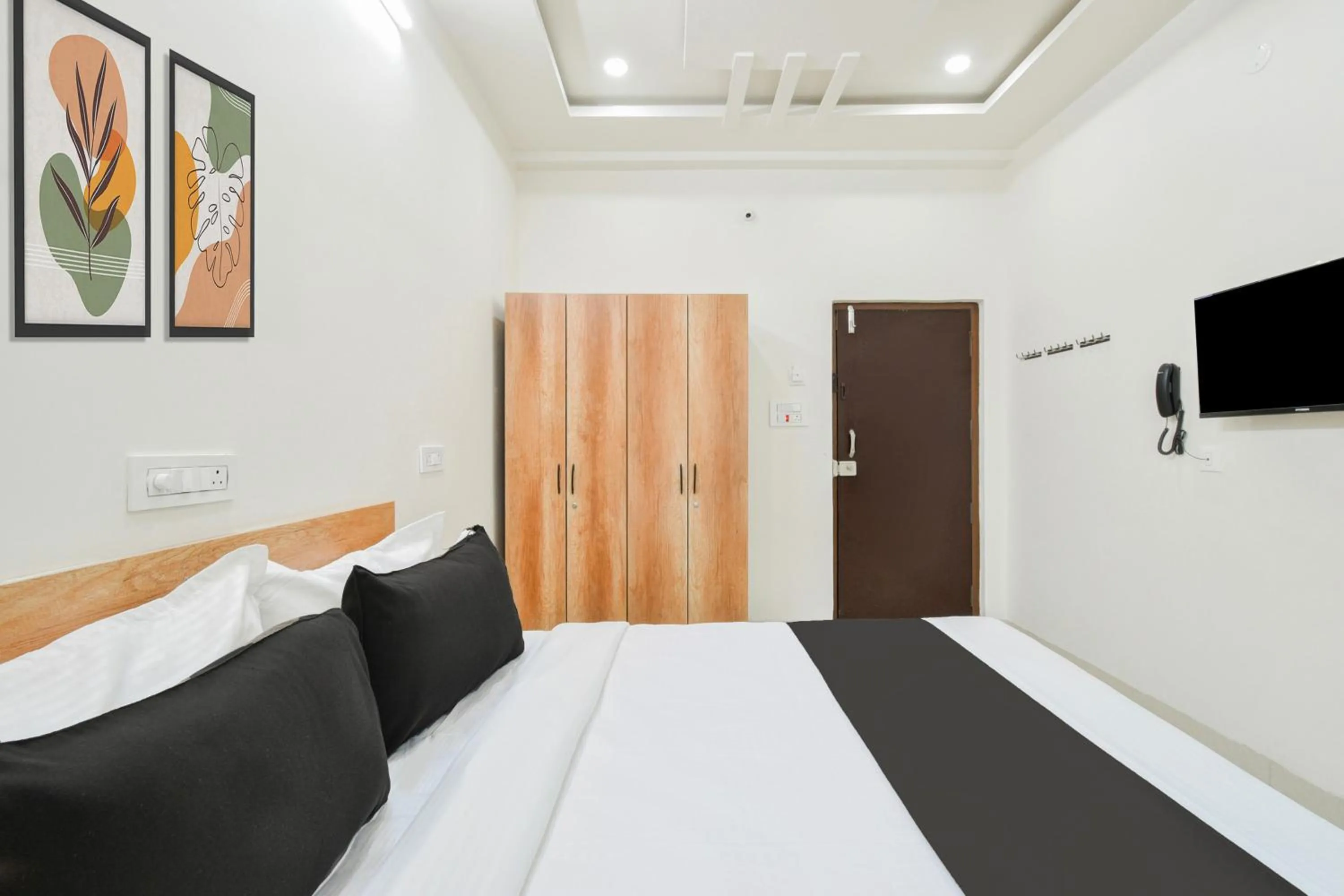 Bedroom, Bed in Super Townhouse Kokapet Formerly Aarian Tej Nilayam
