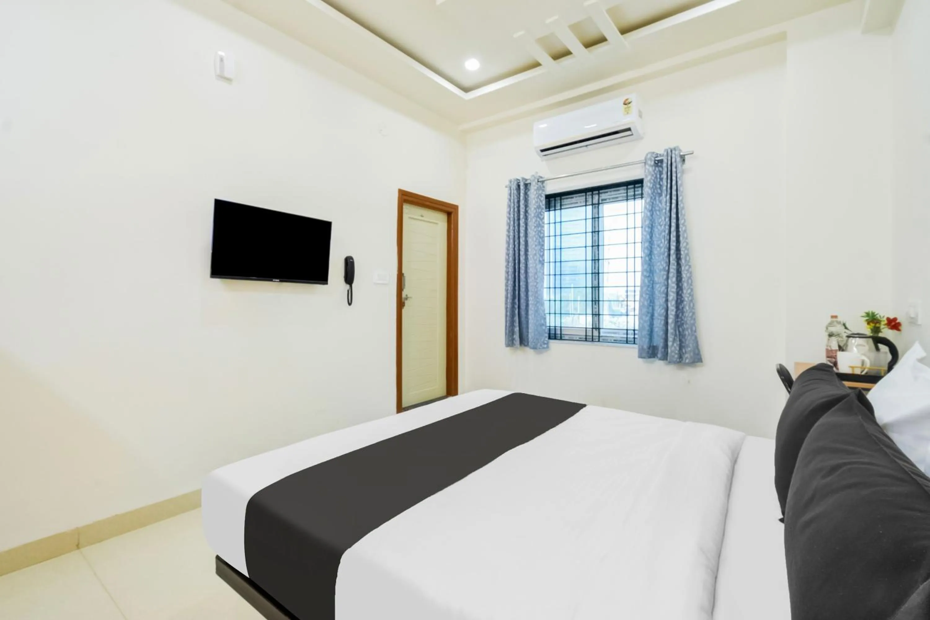Bedroom, Bed in Super Townhouse Kokapet Formerly Aarian Tej Nilayam