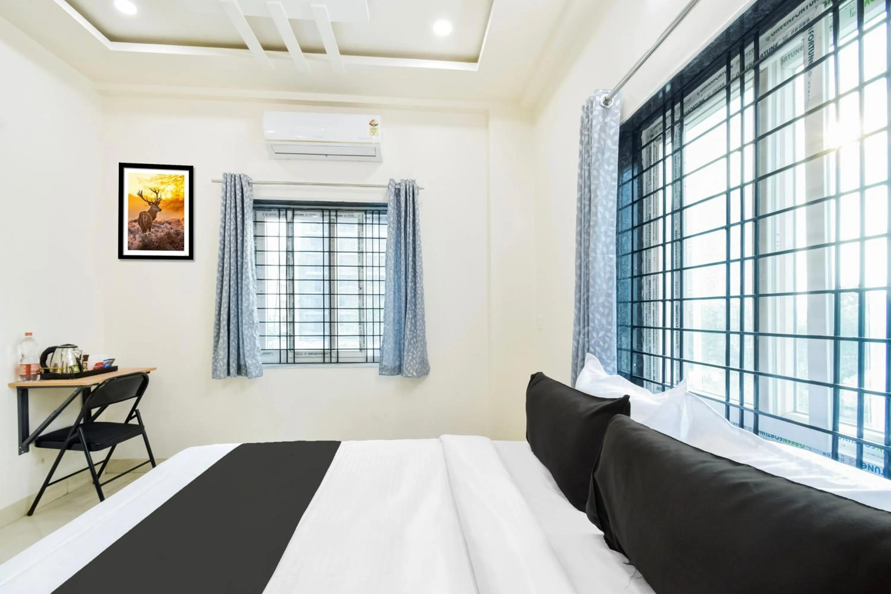 Bedroom, Bed in Super Townhouse Kokapet Formerly Aarian Tej Nilayam