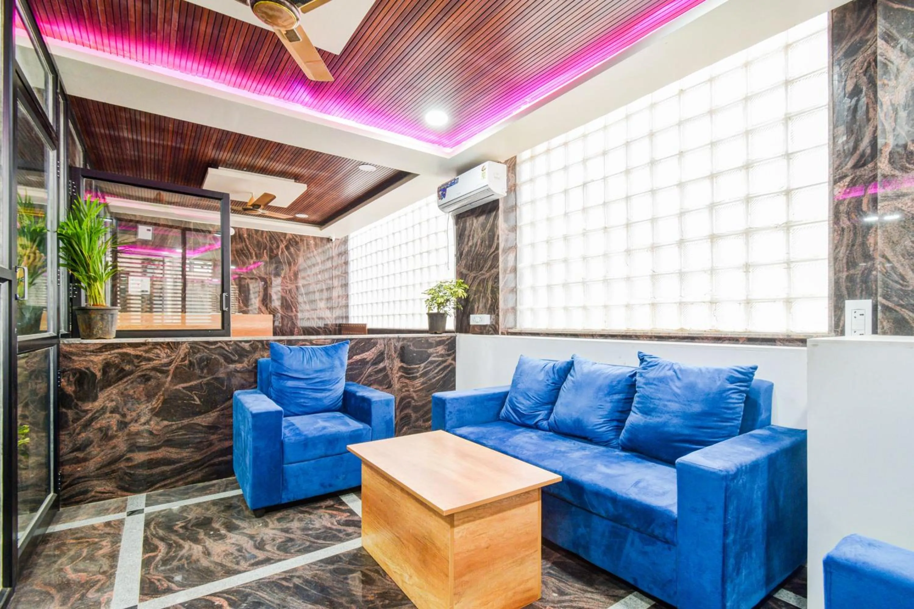 Lobby or reception in Super Townhouse Kokapet Formerly Aarian Tej Nilayam