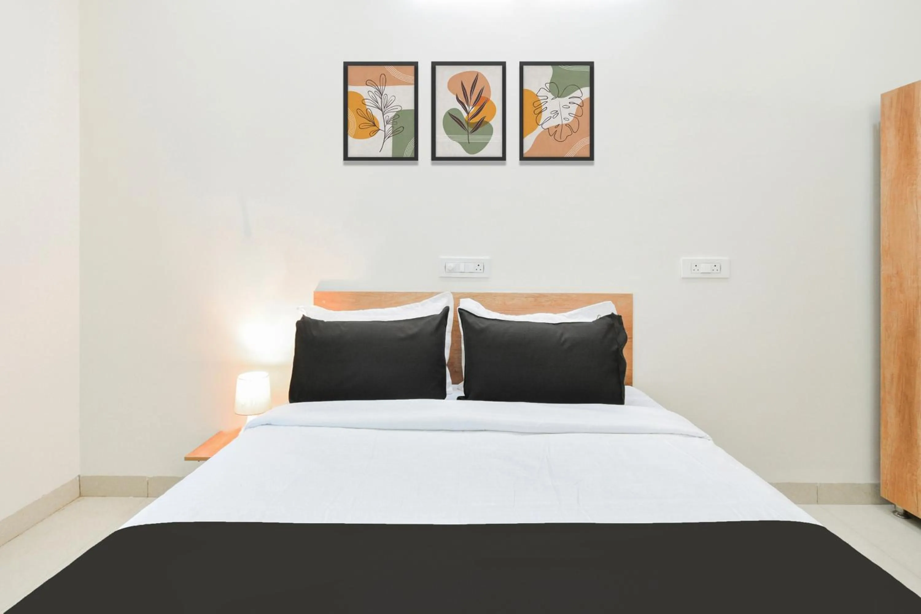 Bedroom, Bed in Super Townhouse Kokapet Formerly Aarian Tej Nilayam