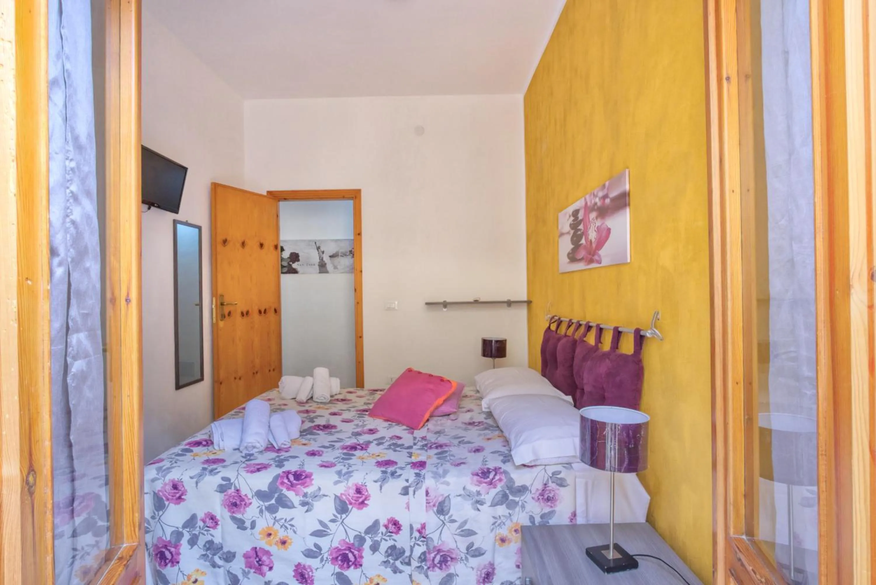 Photo of the whole room in Daphne B&B