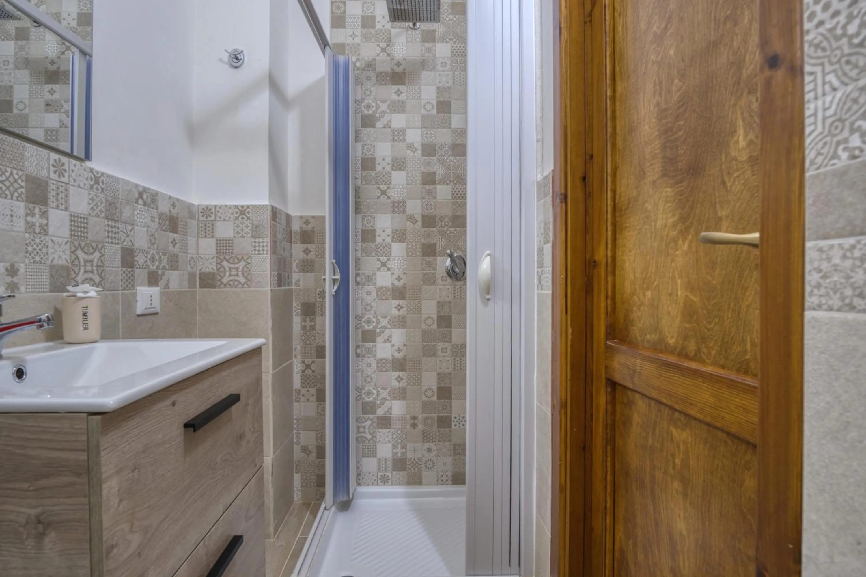 Shower in Daphne B&B