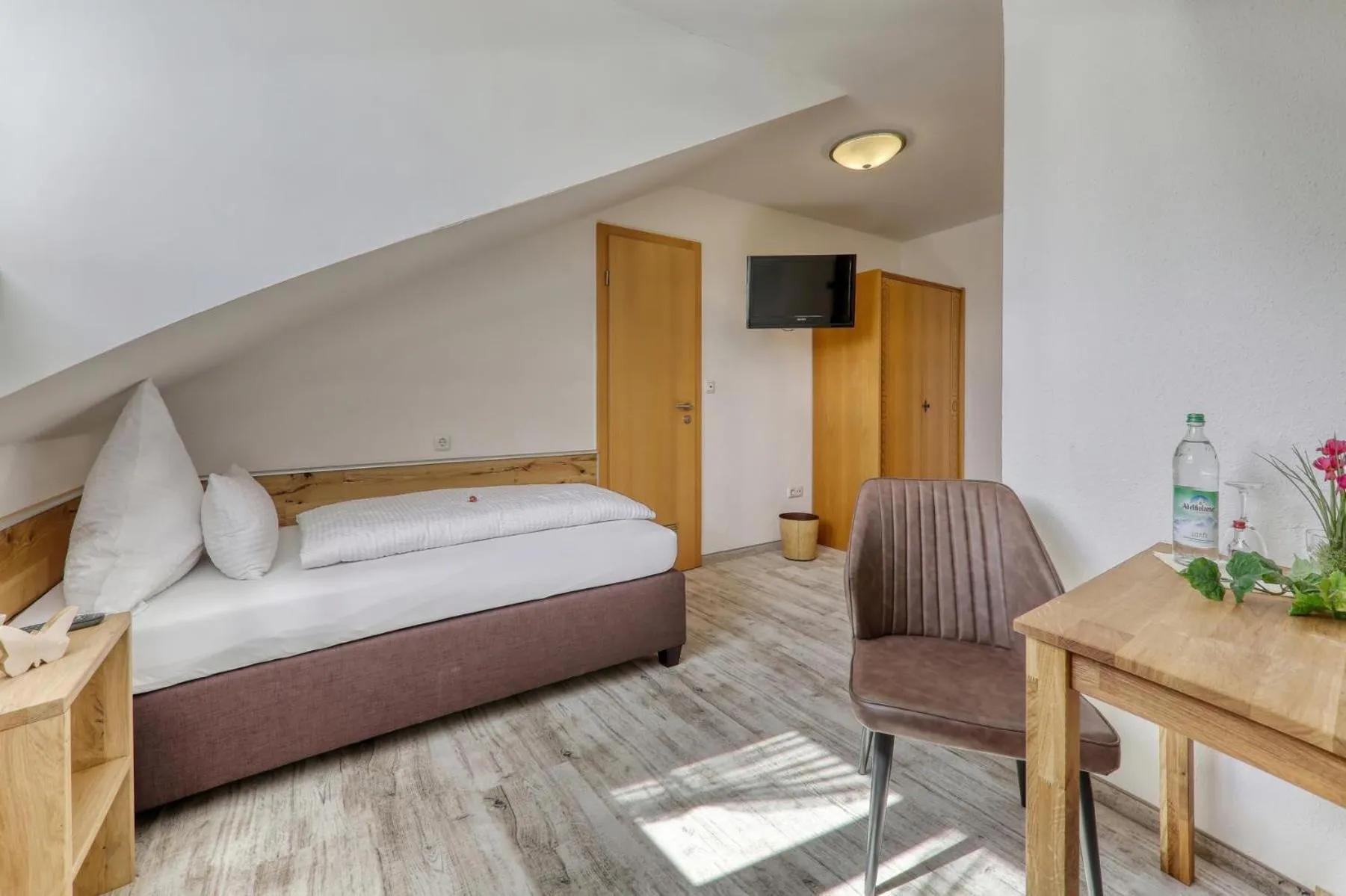 Bed in Hotel Waldfrieden "Das kleine Hotel"