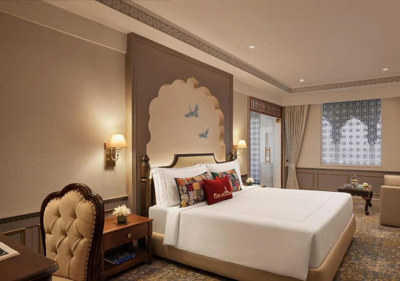 Bedroom, Bed in Anantara Jewel Bagh Jaipur