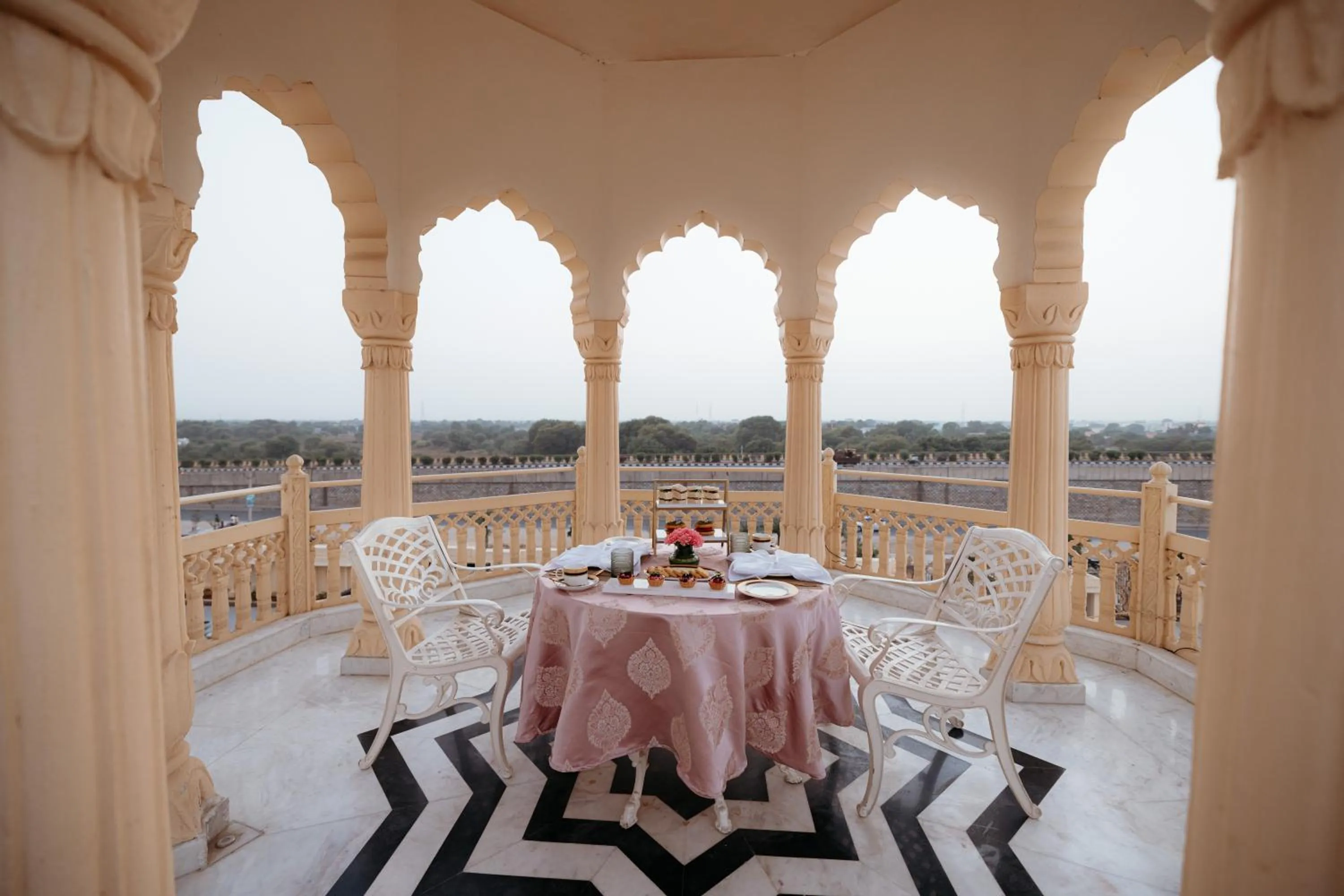 Restaurant/places to eat in Anantara Jewel Bagh Jaipur
