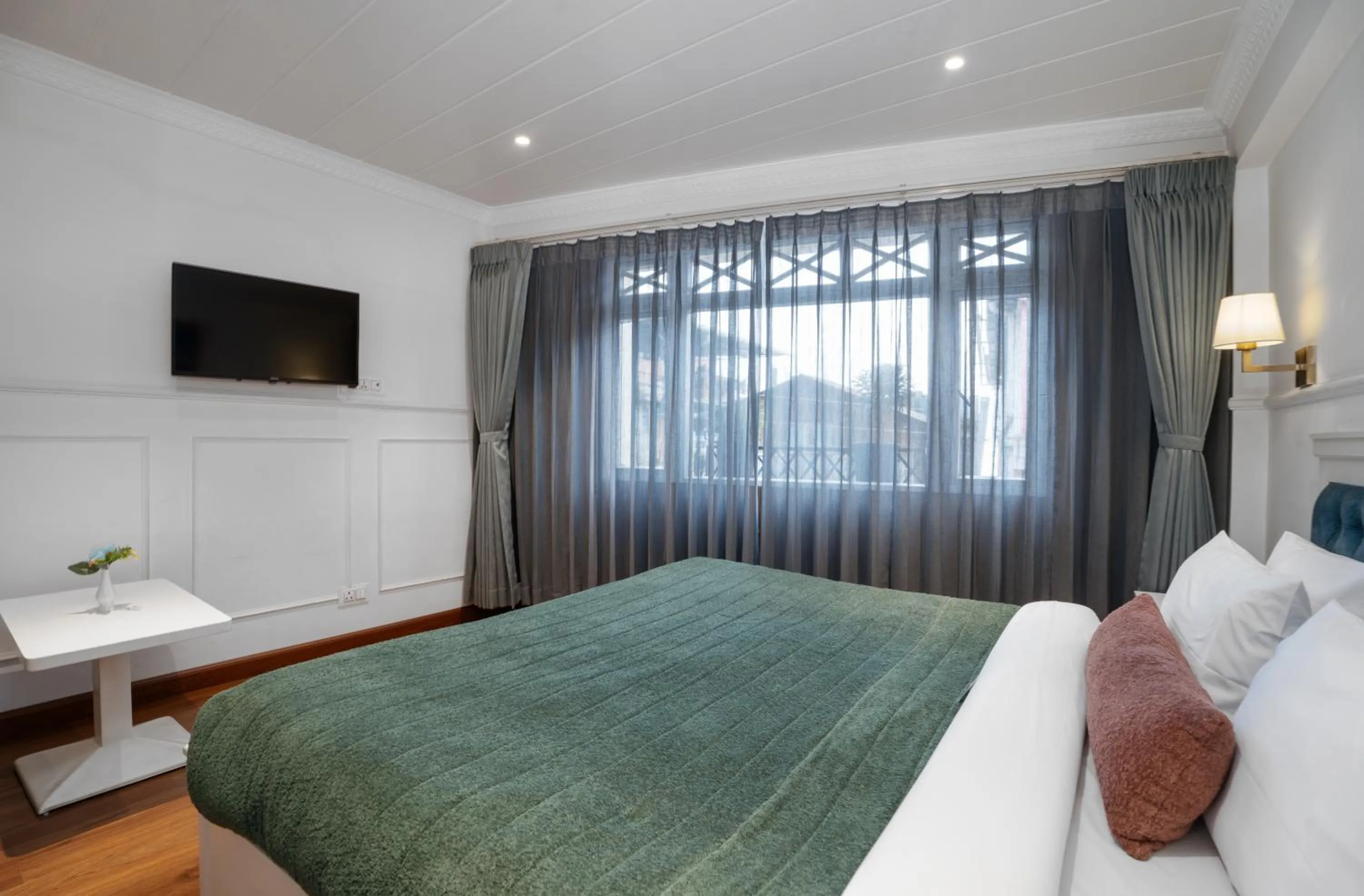 TV and multimedia, Bed in Summit Mall Stone Hotel