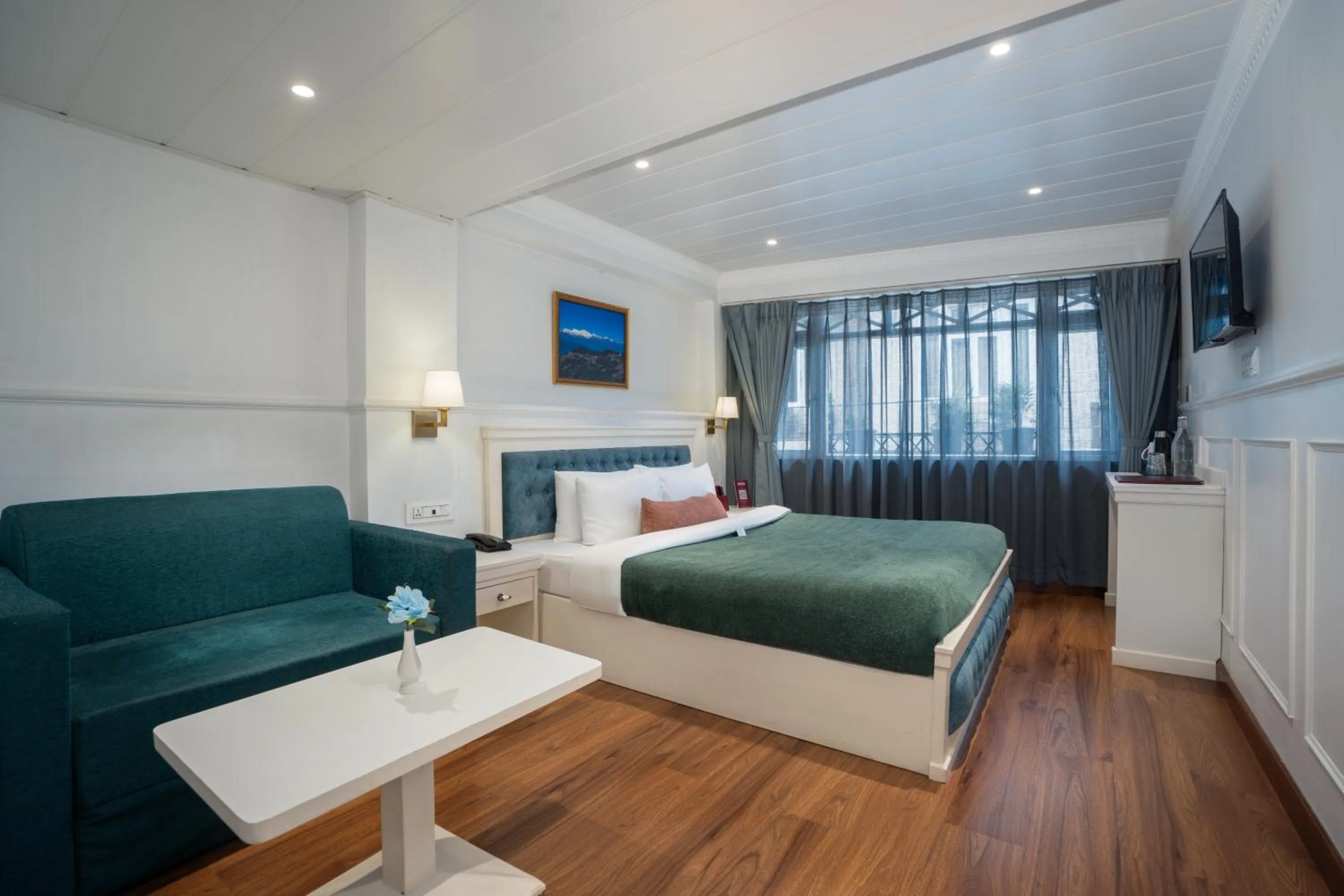 Bed in Summit Mall Stone Hotel