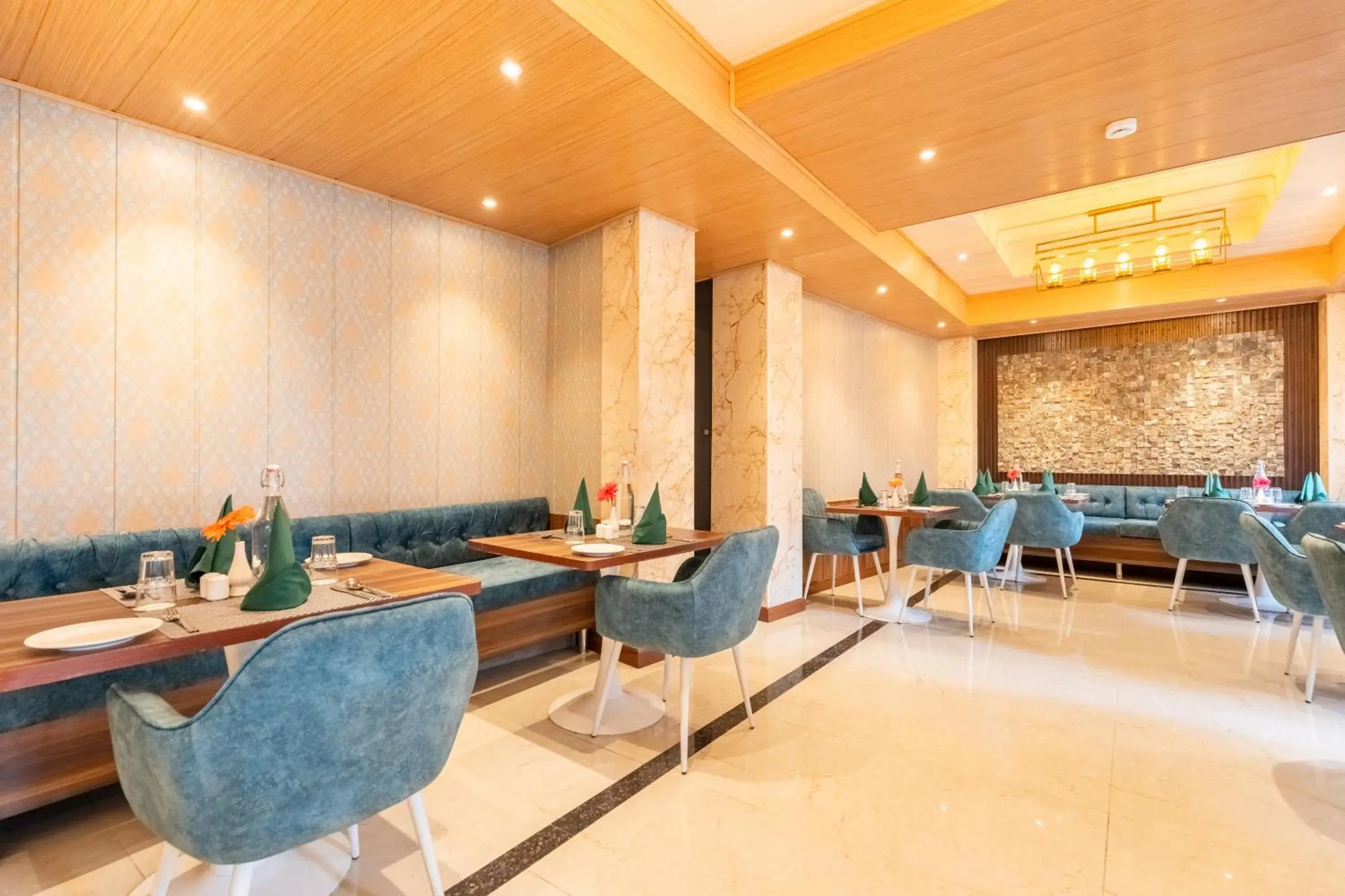 Restaurant/places to eat in Summit Mall Stone Hotel Restaurant/places to eat in Summit Mall Stone Hotel