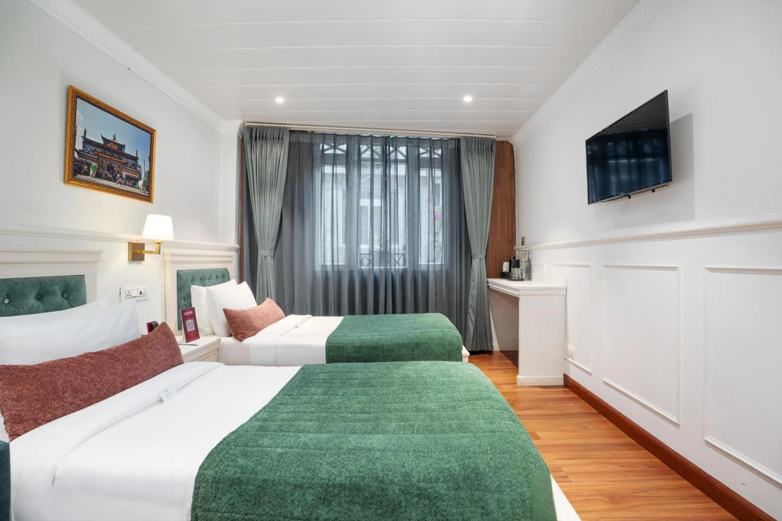 Bed in Summit Mall Stone Hotel