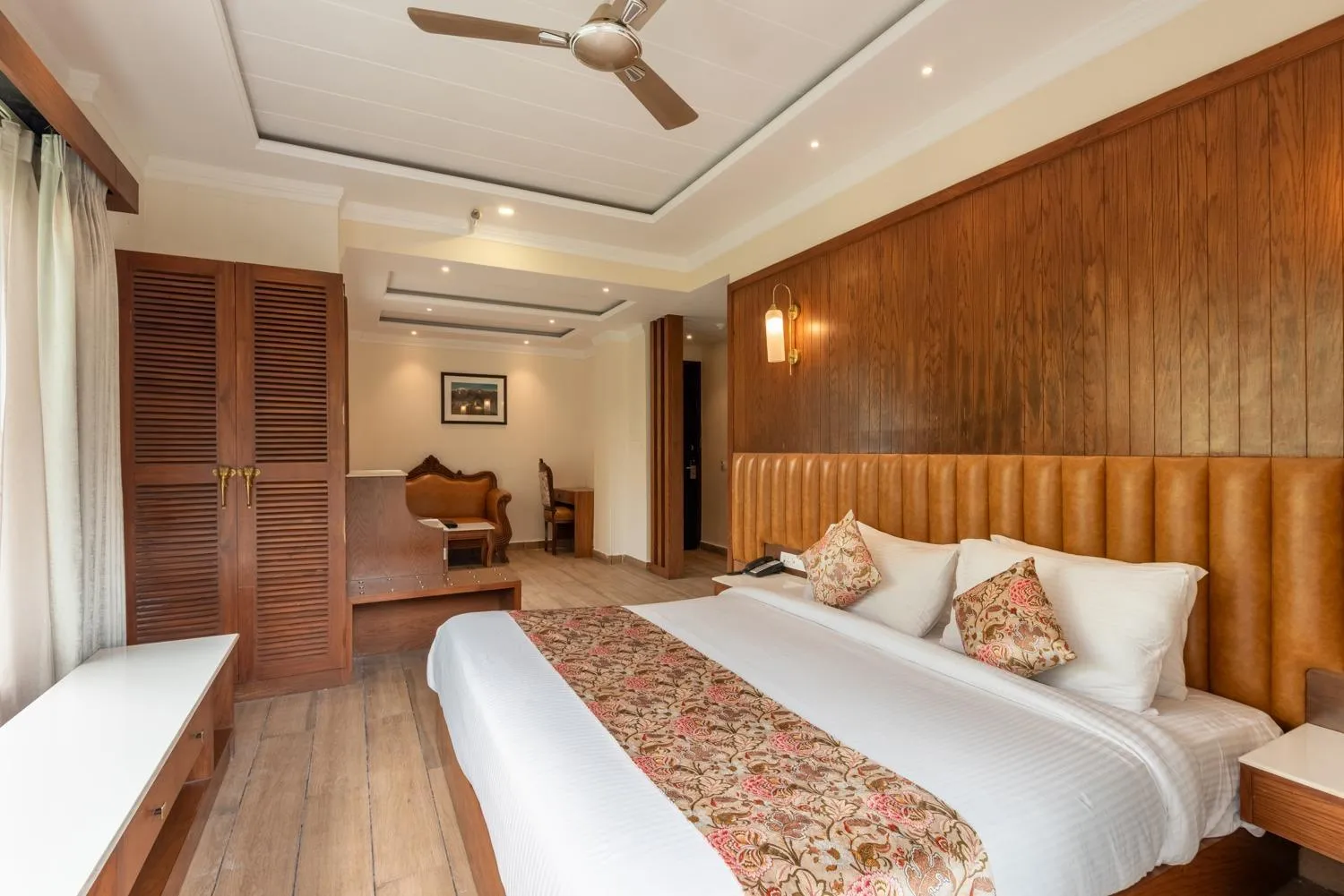 Bed in Quality Inn by Lawrence Hotels